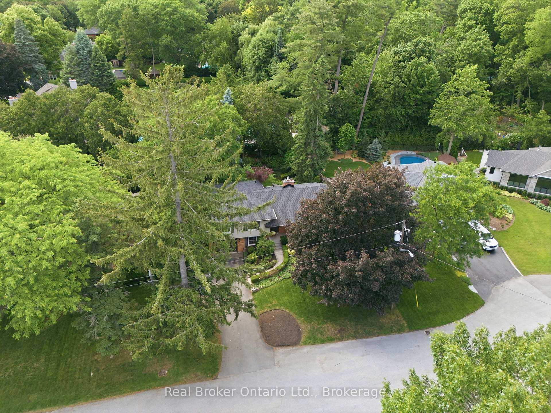 Photo 2 of 571 Leonard Court, Burlington, LaSalle — HOMEH
