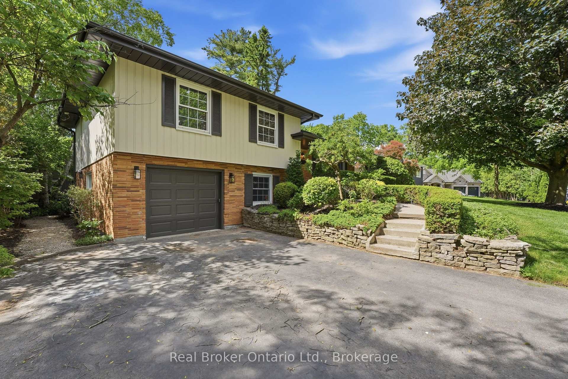 Photo 4 of 571 Leonard Court, Burlington, LaSalle — HOMEH
