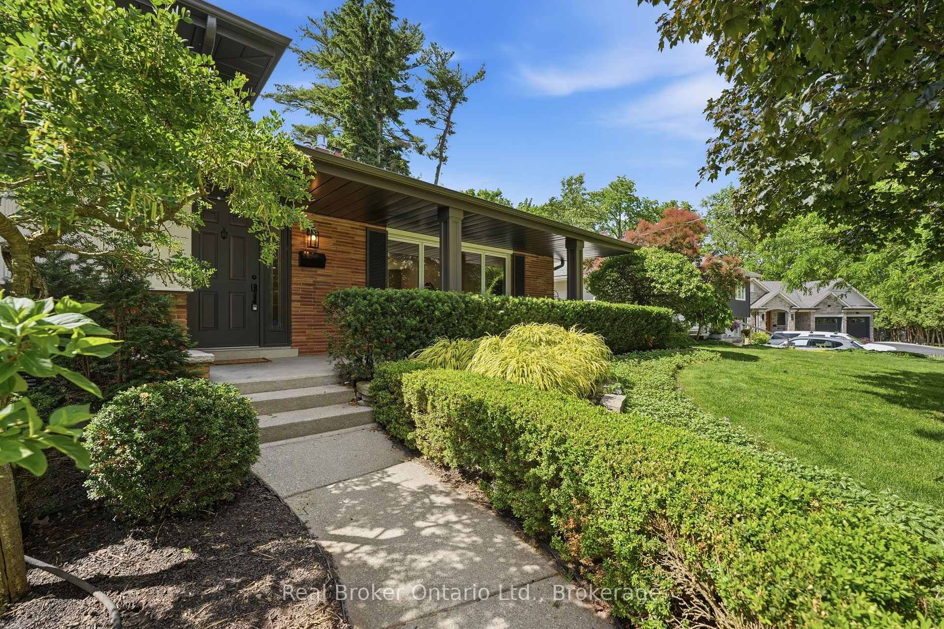 Photo 5 of 571 Leonard Court, Burlington, LaSalle — HOMEH