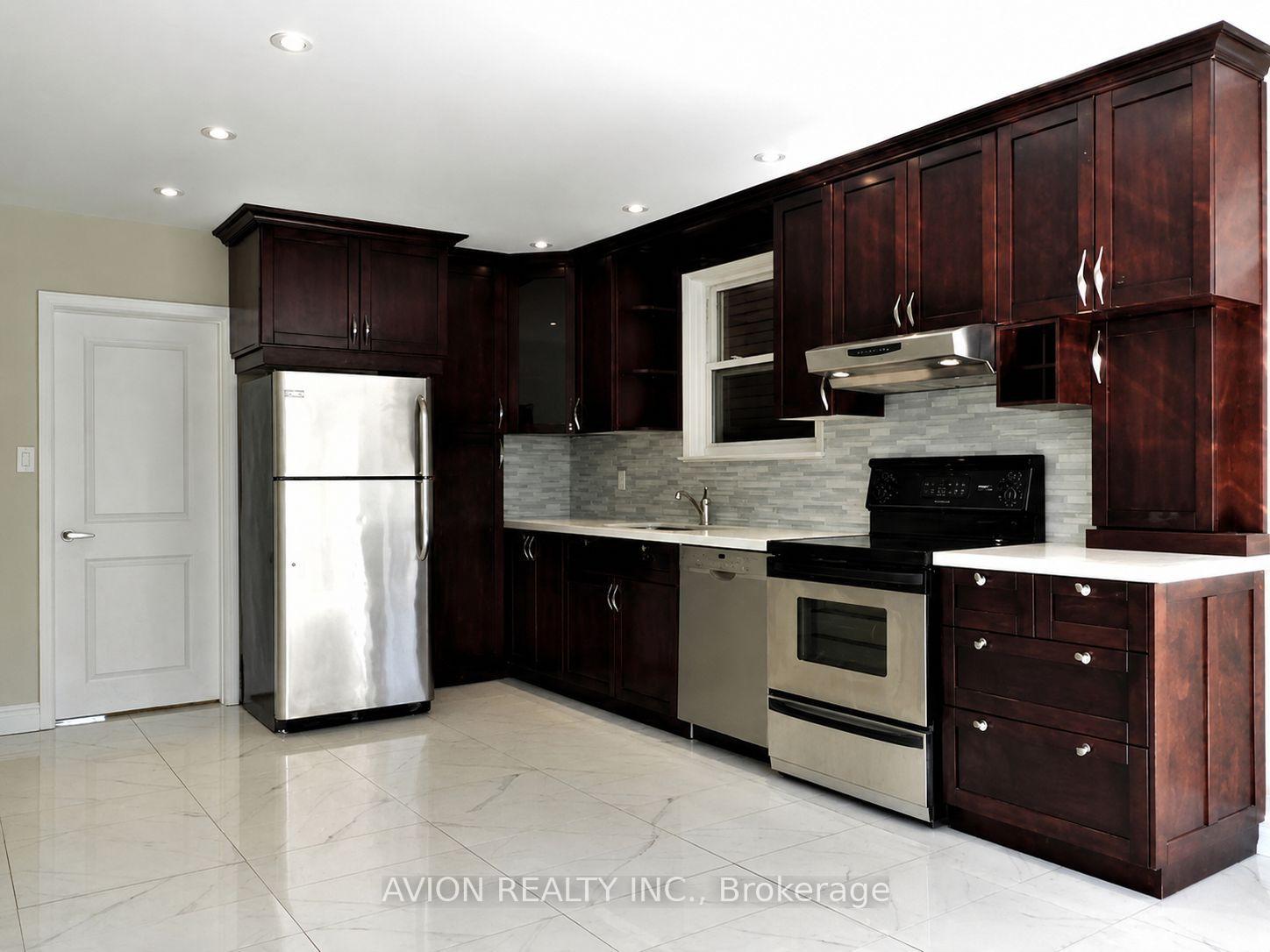 Photo 2 of Unit 2, 42 Emerald Crescent, Etobicoke, New Toronto — HOMEH