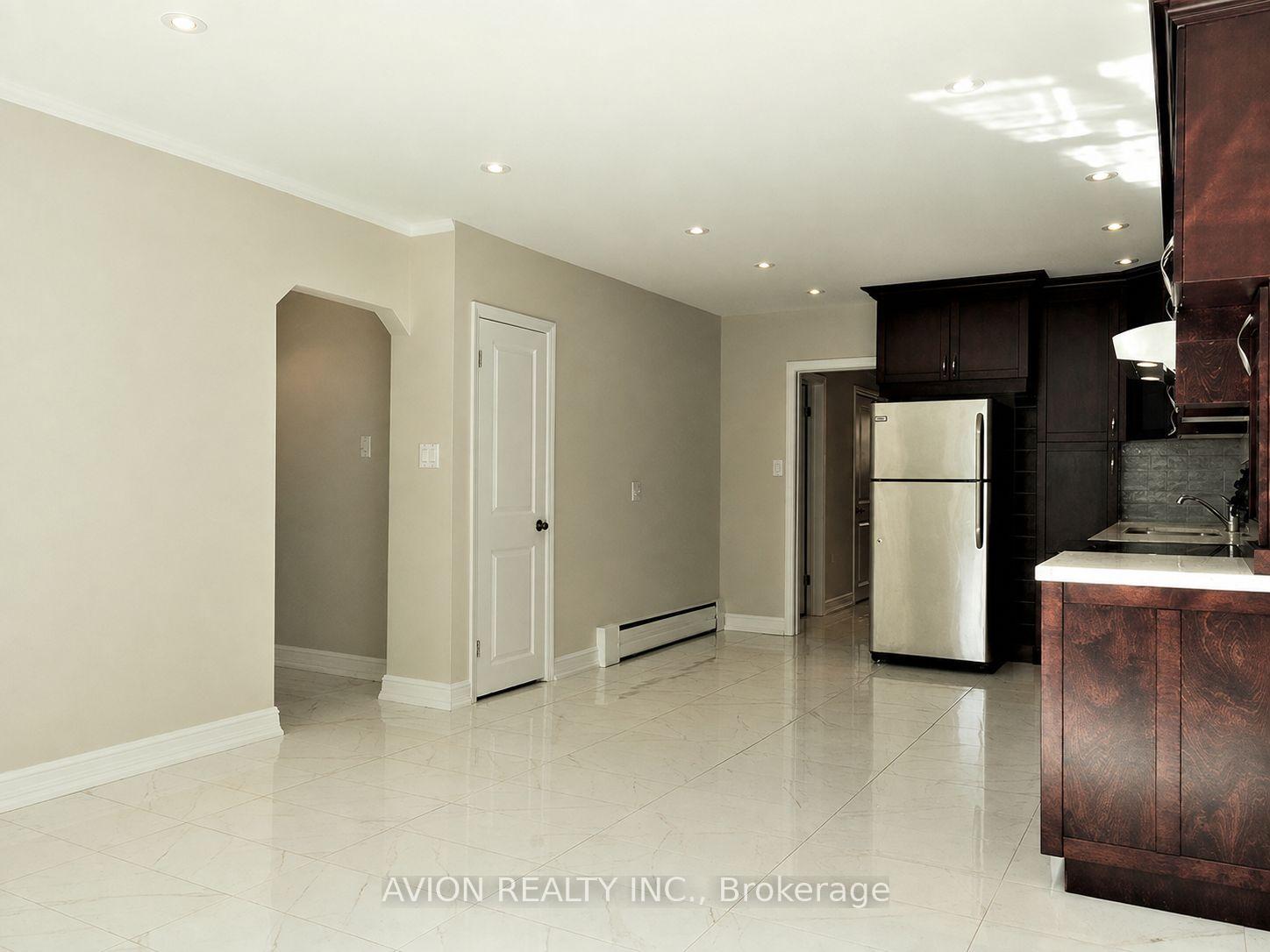 Photo 3 of Unit 2, 42 Emerald Crescent, Etobicoke, New Toronto — HOMEH