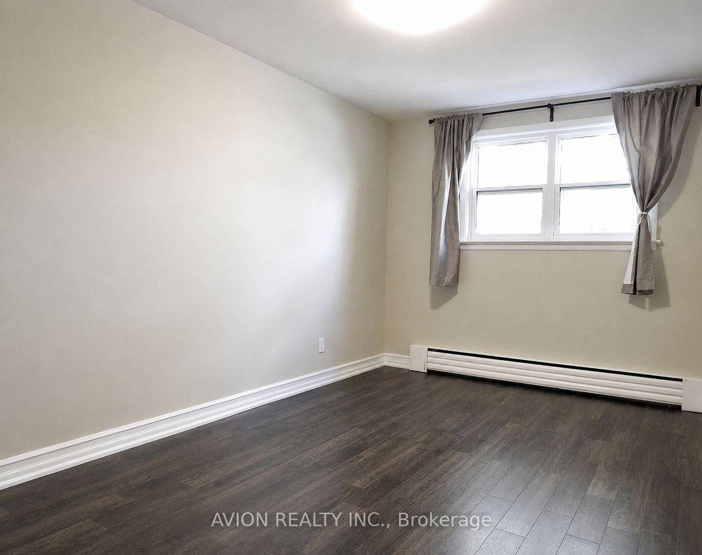 Photo 5 of Unit 2, 42 Emerald Crescent, Etobicoke, New Toronto — HOMEH
