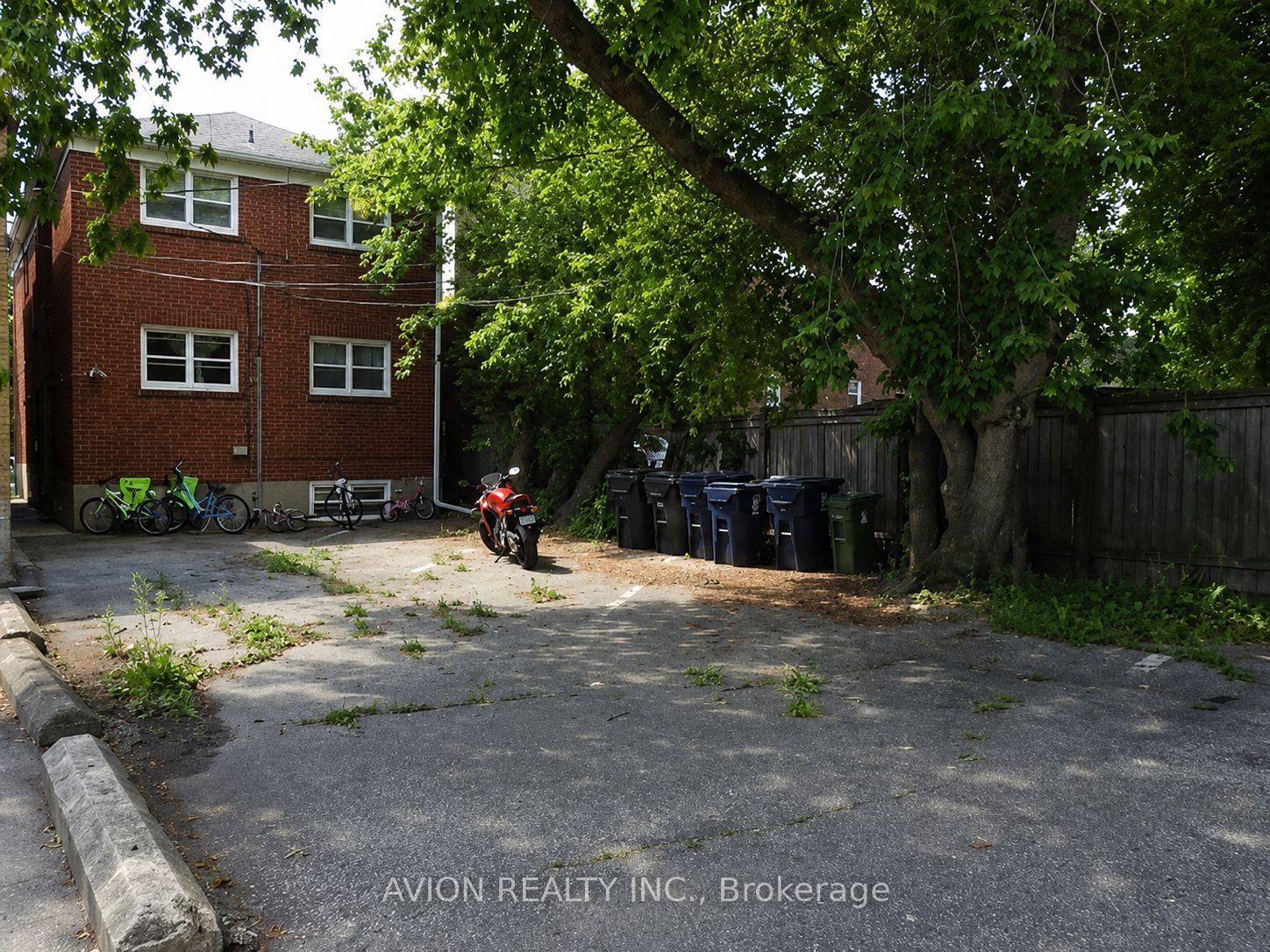 Photo 9 of Unit 2, 42 Emerald Crescent, Etobicoke, New Toronto — HOMEH