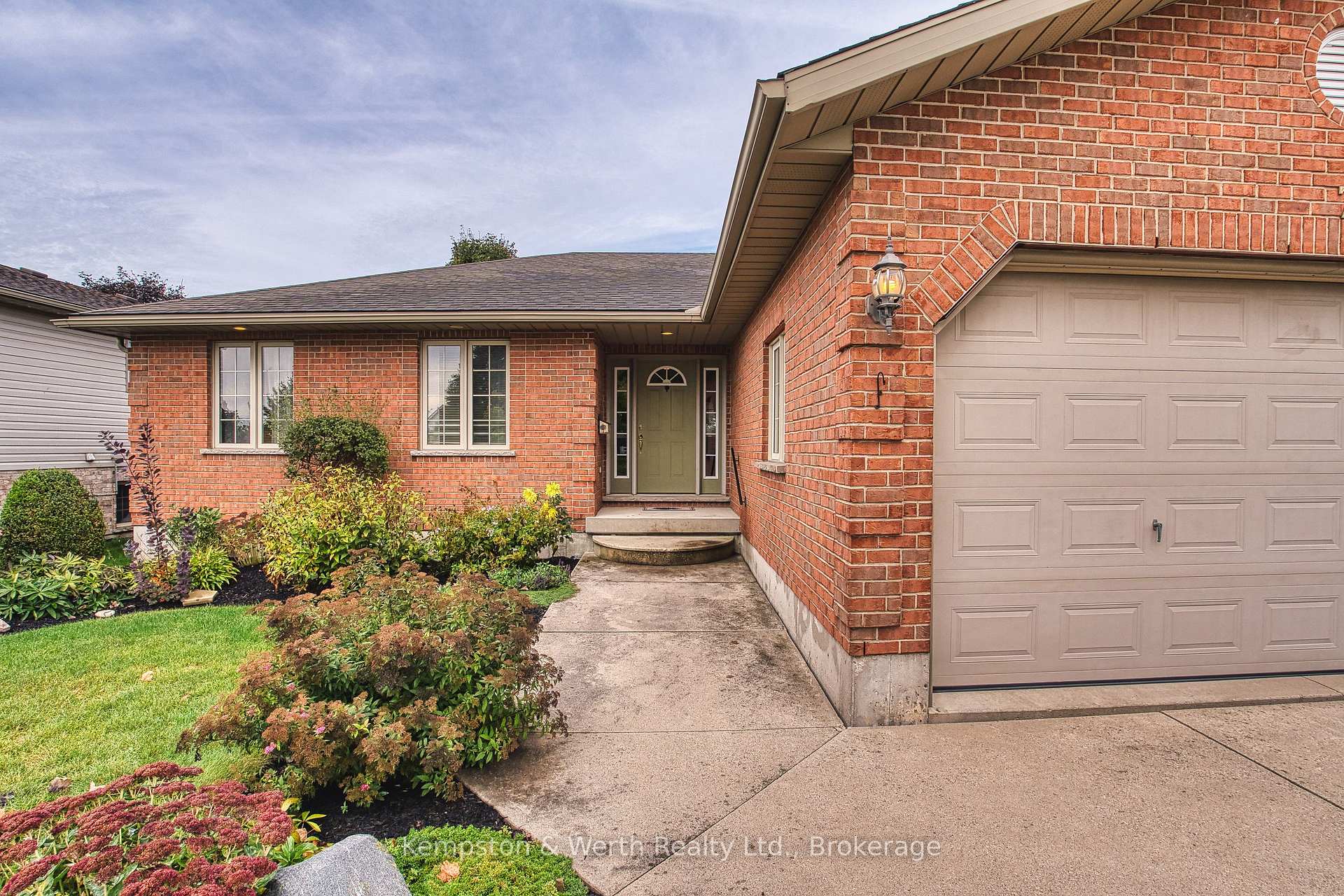 Photo 4 of 755 Wallace Avenue S, North Perth, Listowel — HOMEH