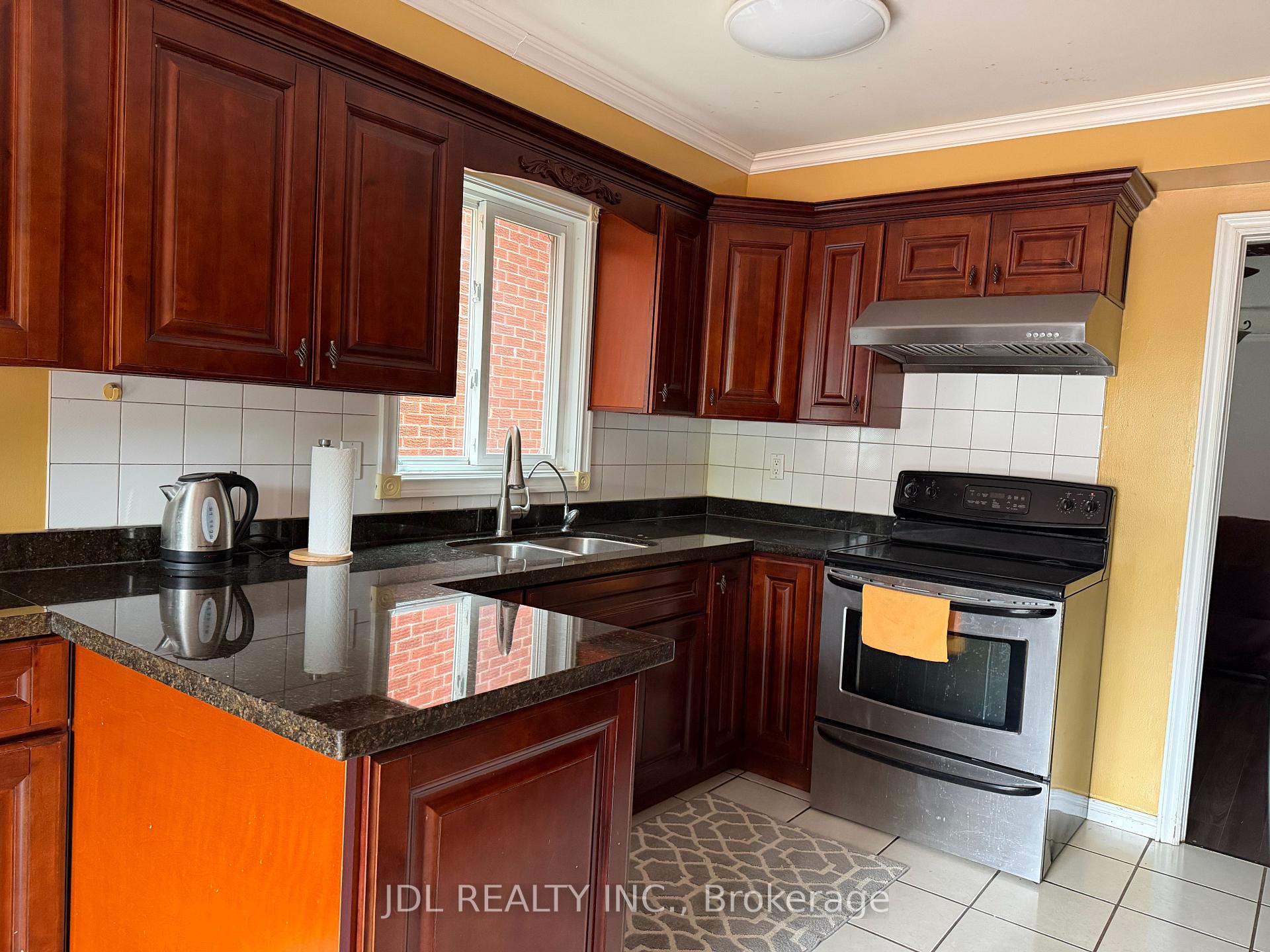 Photo 4 of 87 Strathmore Drive, Markham, Raymerville — HOMEH