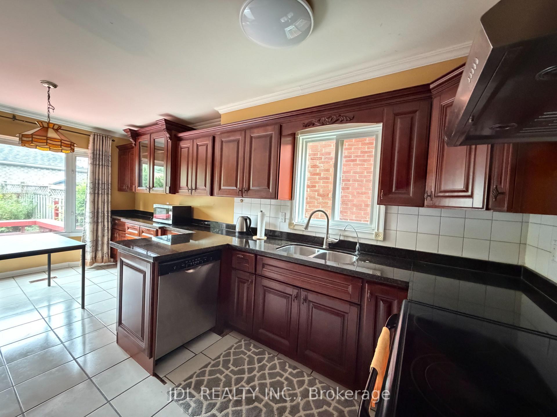 Photo 5 of 87 Strathmore Drive, Markham, Raymerville — HOMEH