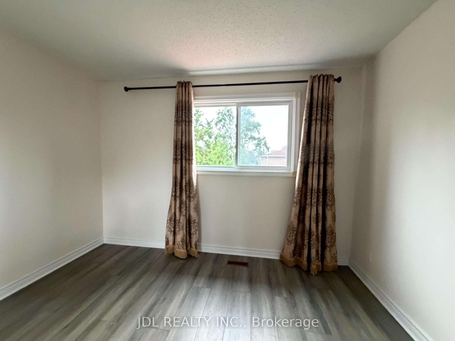 Photo 7 of 87 Strathmore Drive, Markham, Raymerville — HOMEH