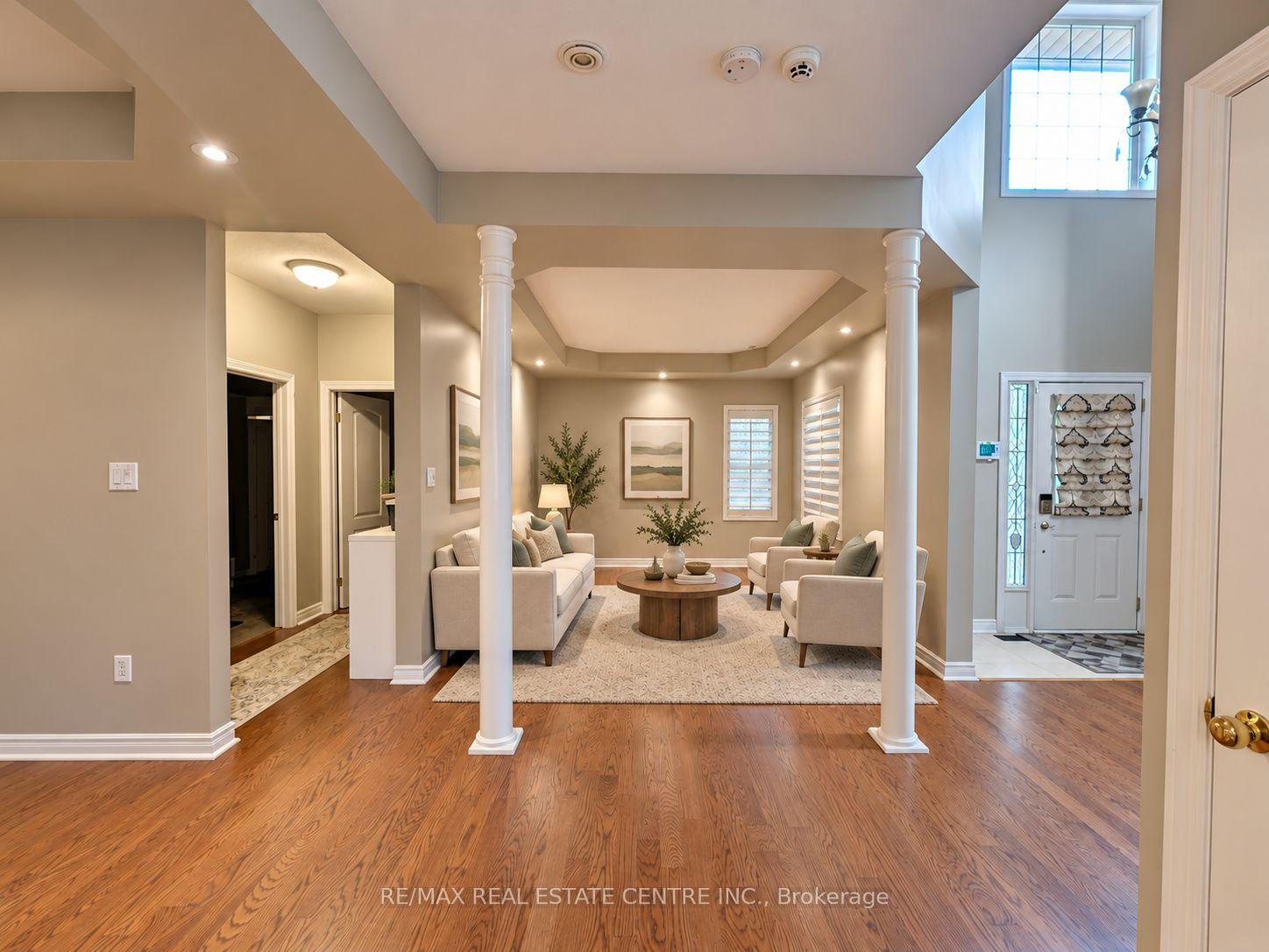 Photo 4 of 1302 Renfield Drive, Burlington, Tansley — HOMEH