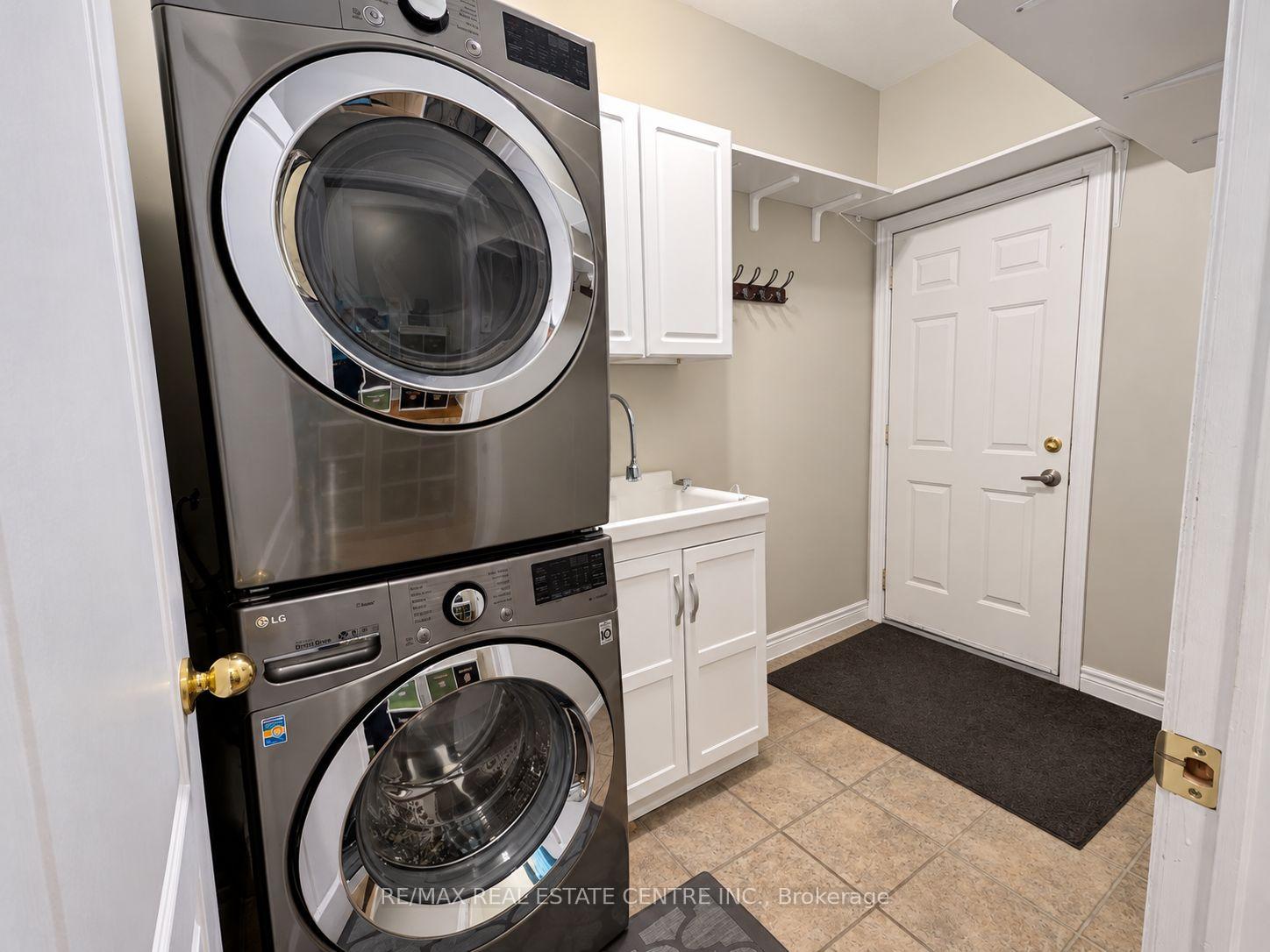 Photo 6 of 1302 Renfield Drive, Burlington, Tansley — HOMEH