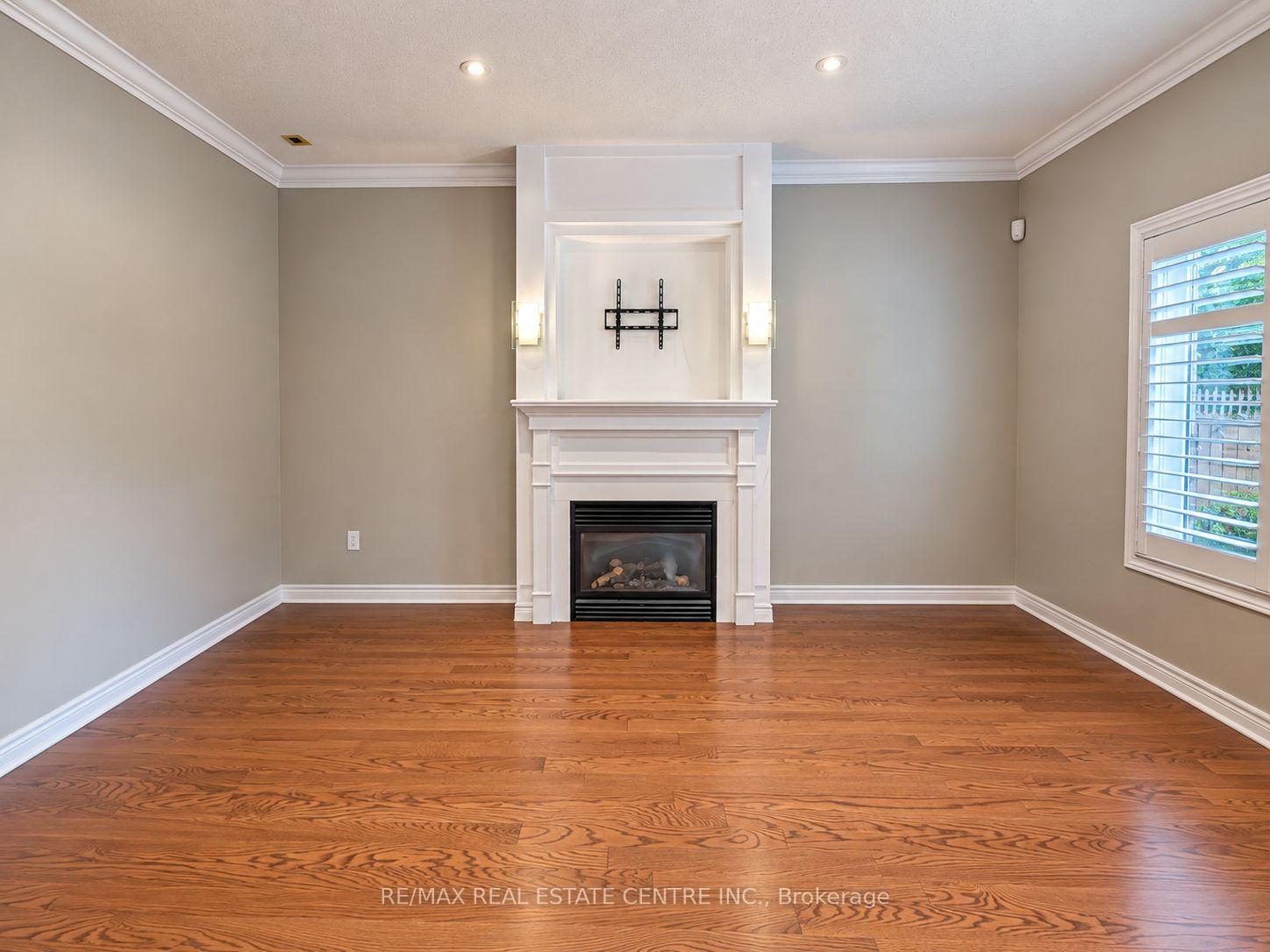 Photo 8 of 1302 Renfield Drive, Burlington, Tansley — HOMEH
