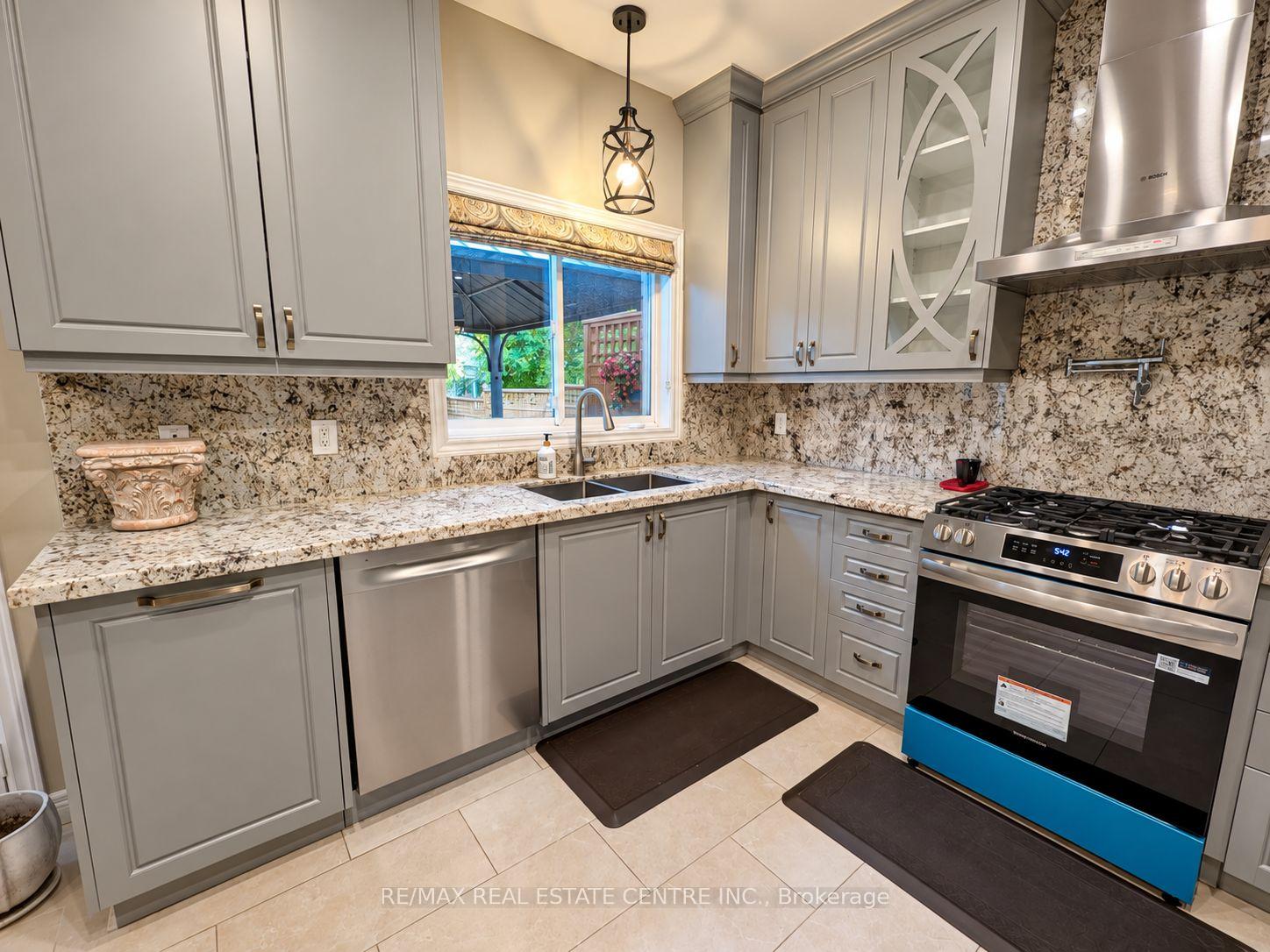 Photo 11 of 1302 Renfield Drive, Burlington, Tansley — HOMEH