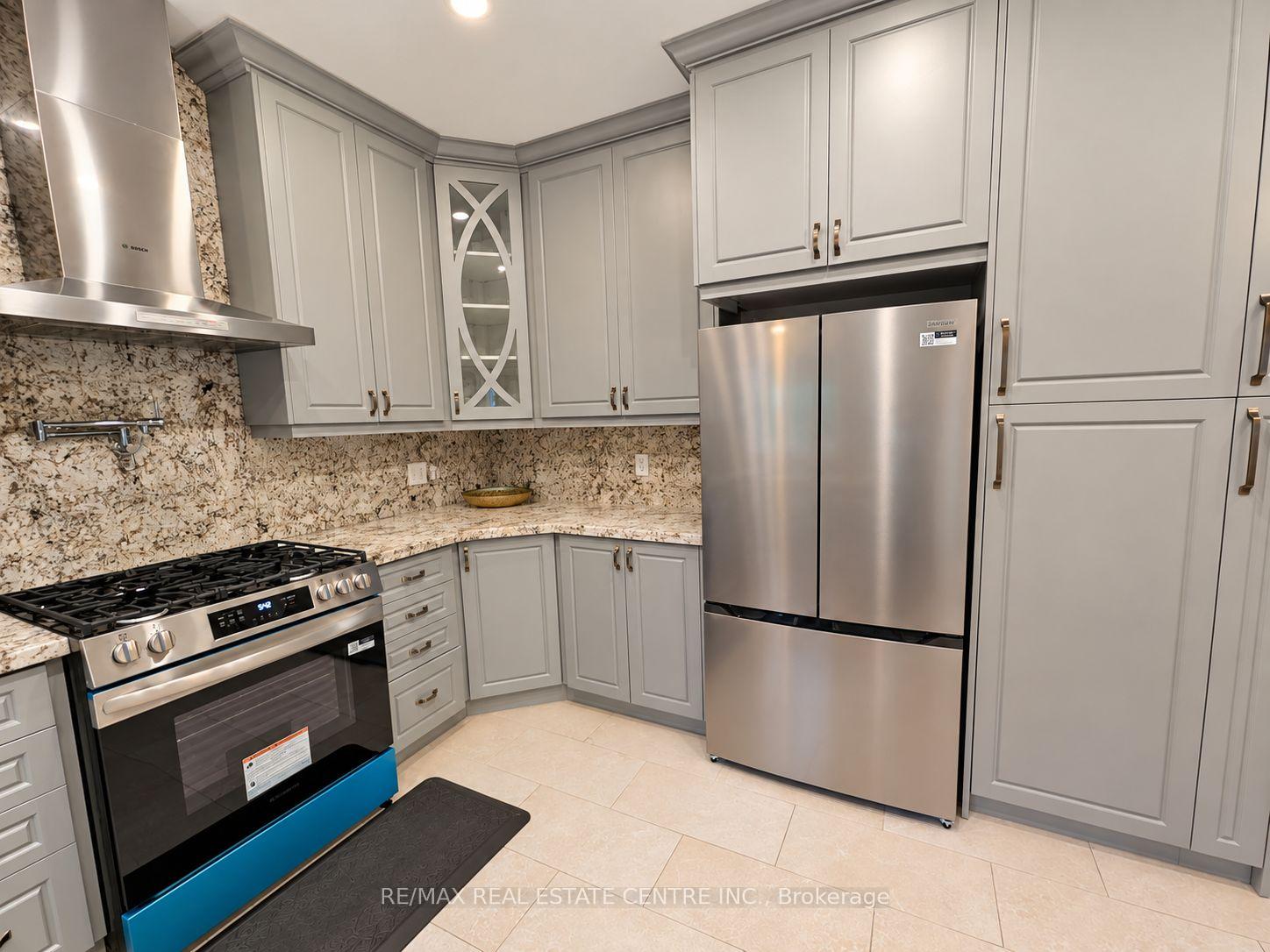 Photo 12 of 1302 Renfield Drive, Burlington, Tansley — HOMEH
