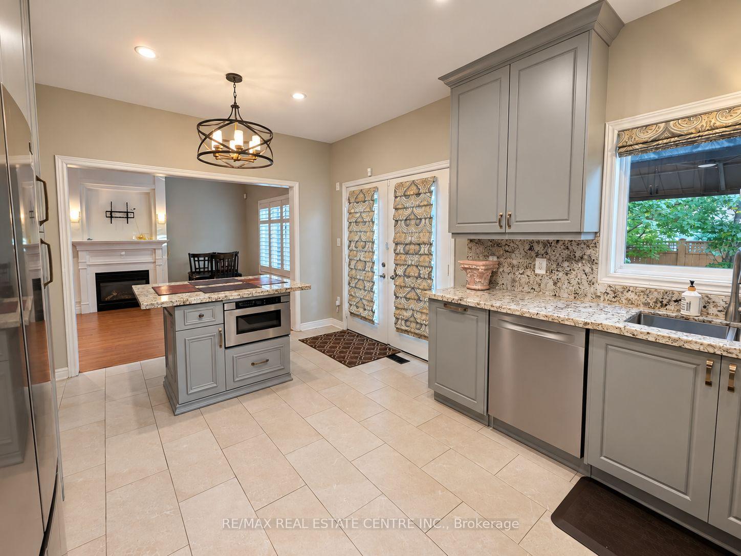 Photo 14 of 1302 Renfield Drive, Burlington, Tansley — HOMEH