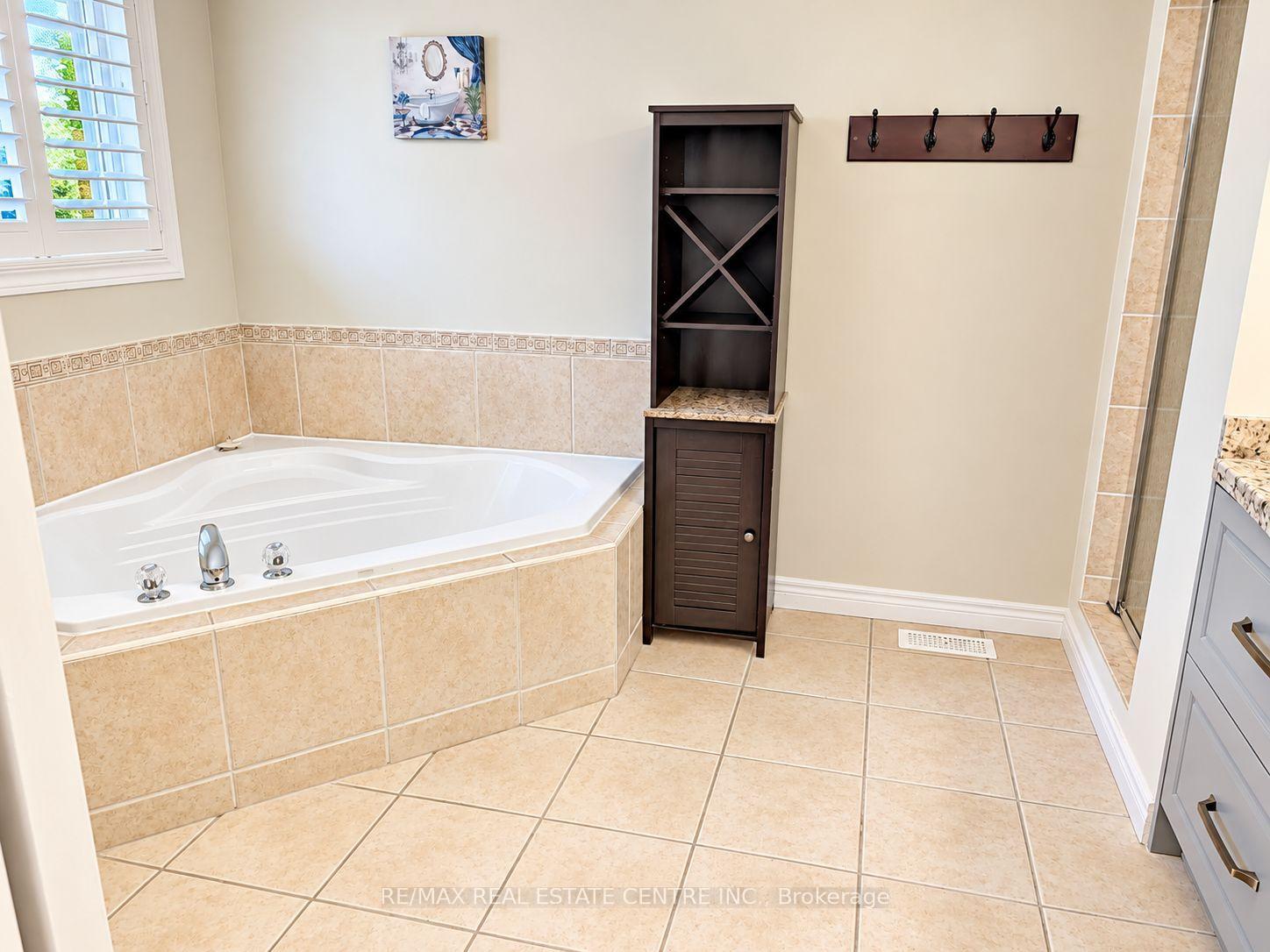 Photo 18 of 1302 Renfield Drive, Burlington, Tansley — HOMEH