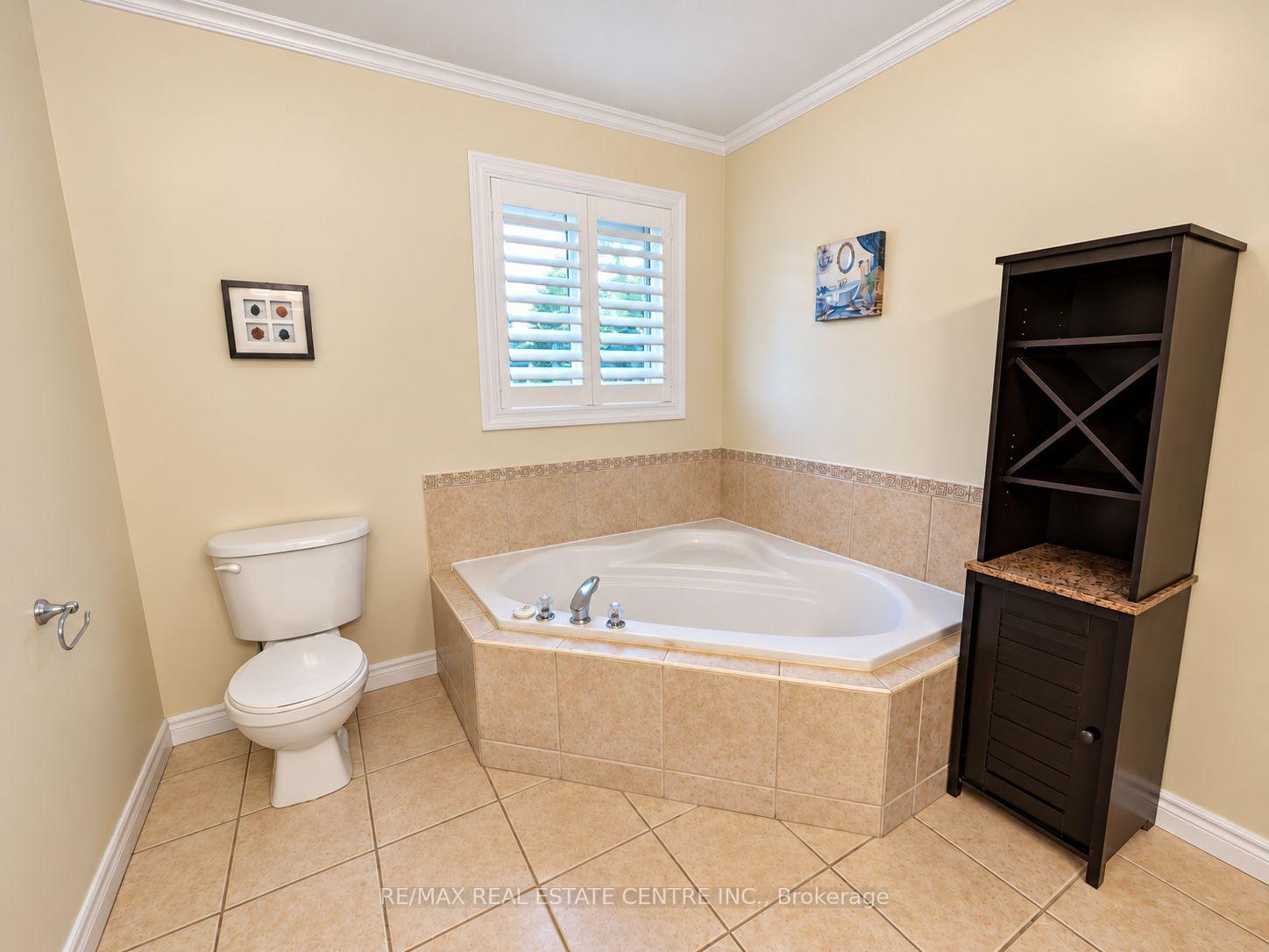 Photo 19 of 1302 Renfield Drive, Burlington, Tansley — HOMEH