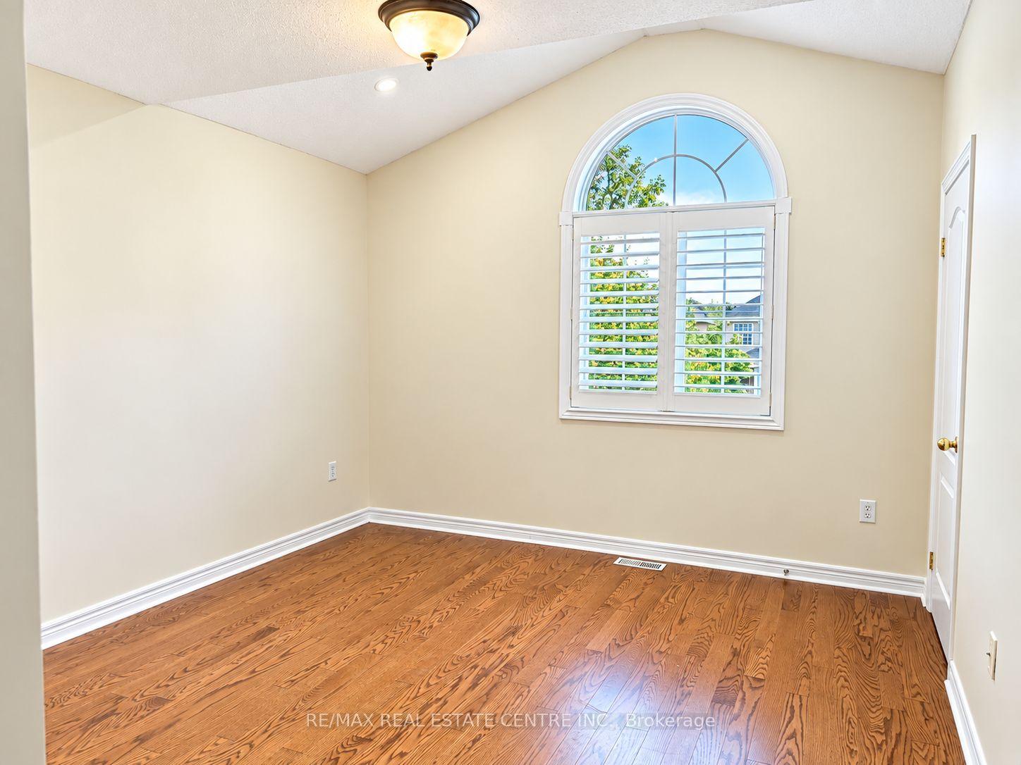 Photo 22 of 1302 Renfield Drive, Burlington, Tansley — HOMEH