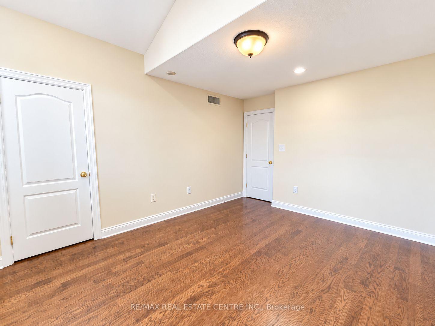 Photo 24 of 1302 Renfield Drive, Burlington, Tansley — HOMEH
