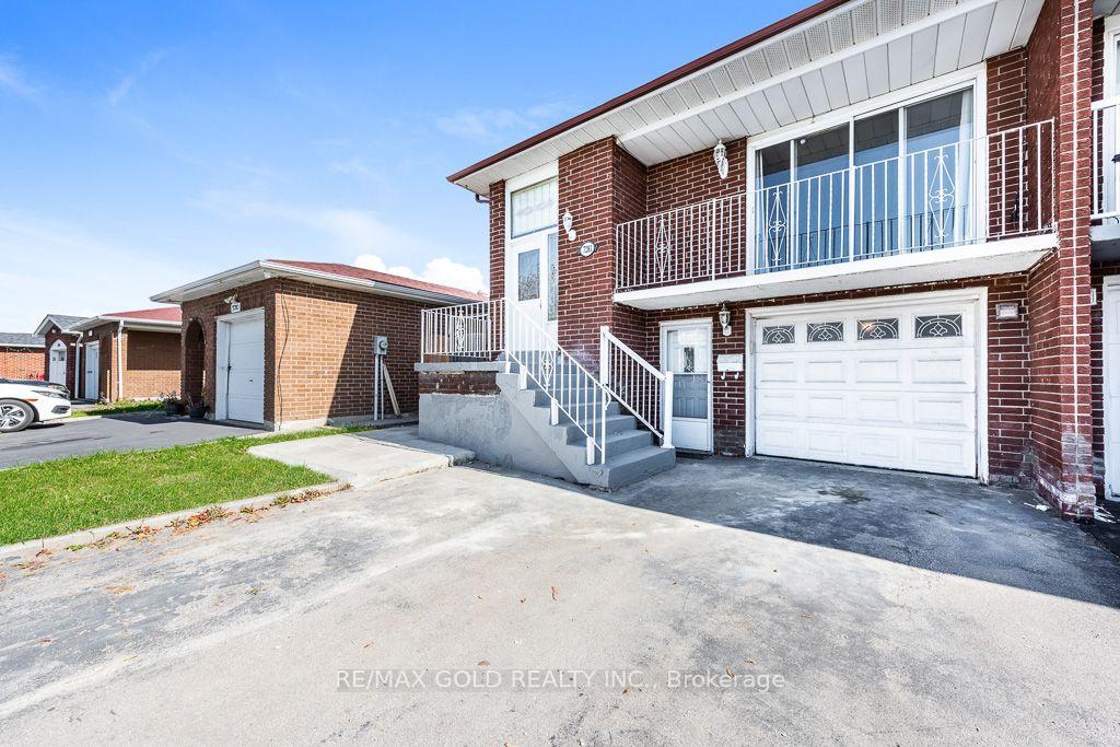 Photo 2 of 7283 Sigsbee Drive, Mississauga, Malton — HOMEH