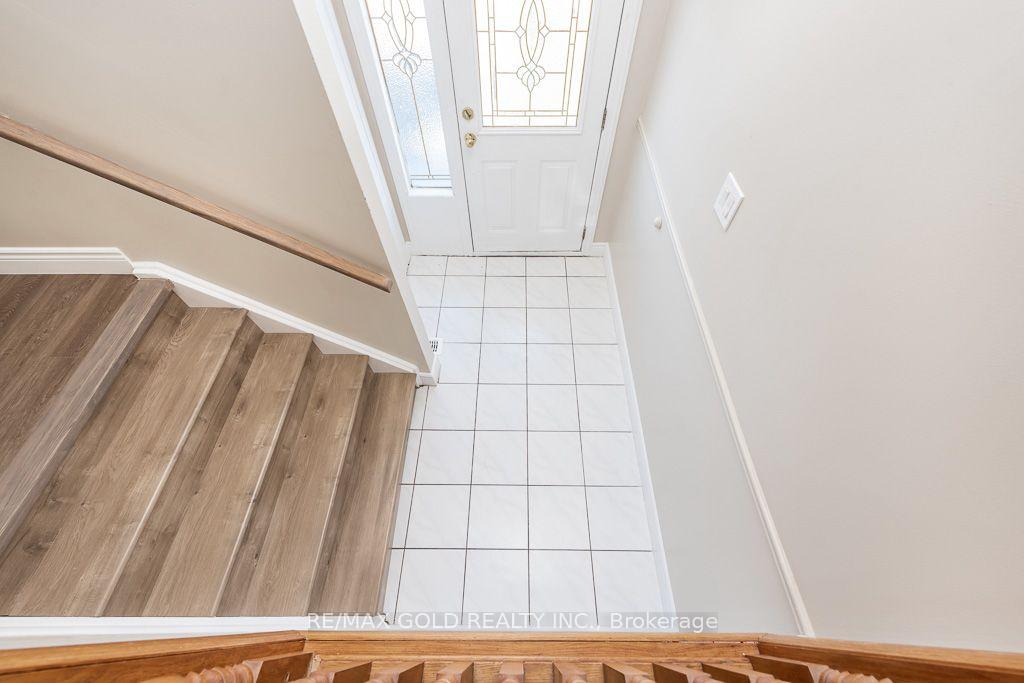 Photo 4 of 7283 Sigsbee Drive, Mississauga, Malton — HOMEH