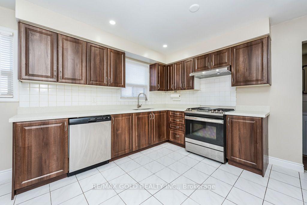 Photo 5 of 7283 Sigsbee Drive, Mississauga, Malton — HOMEH
