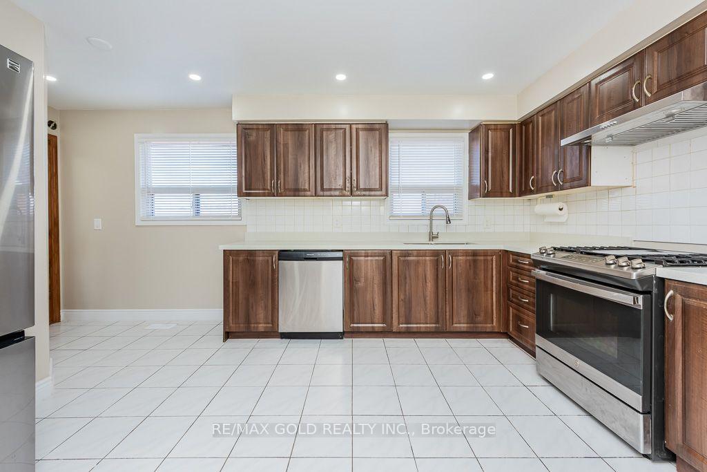 Photo 6 of 7283 Sigsbee Drive, Mississauga, Malton — HOMEH