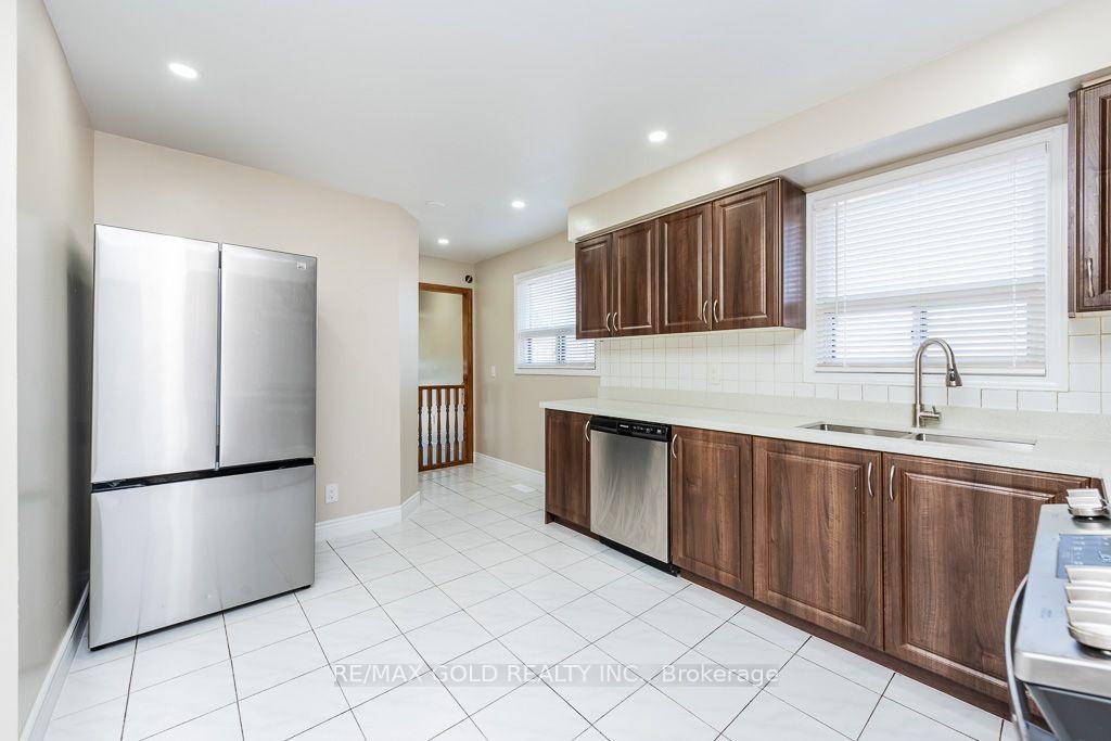 Photo 7 of 7283 Sigsbee Drive, Mississauga, Malton — HOMEH