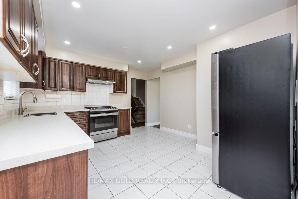 Photo 8 of 7283 Sigsbee Drive, Mississauga, Malton — HOMEH