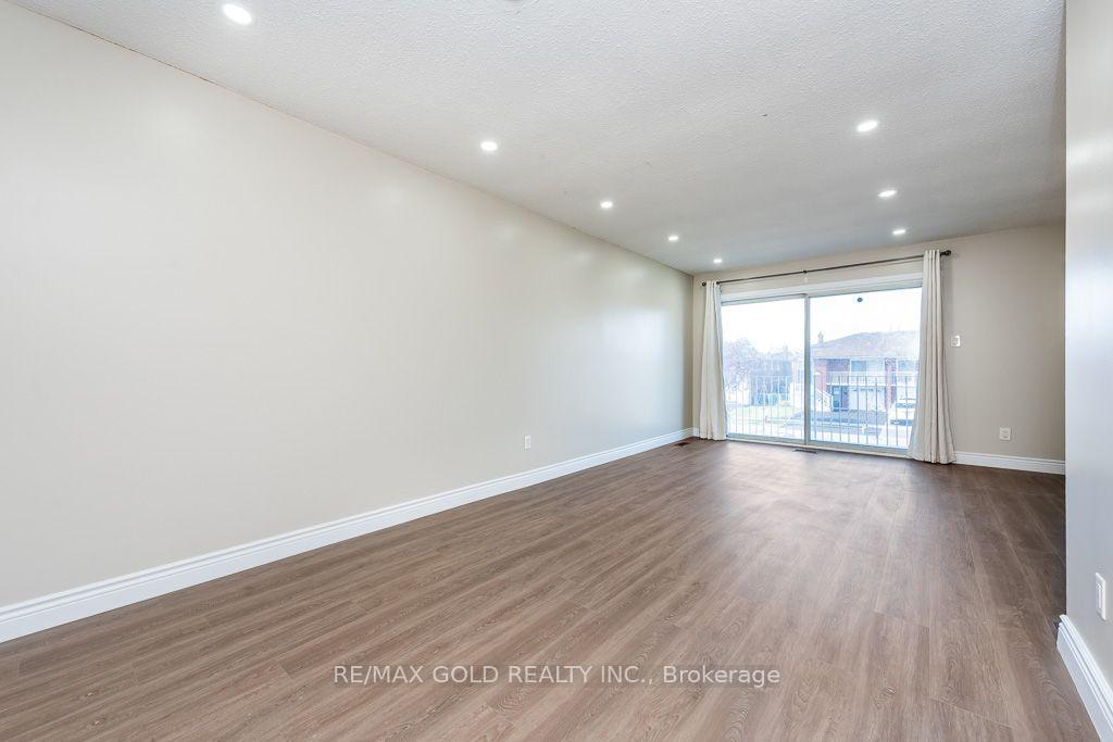Photo 10 of 7283 Sigsbee Drive, Mississauga, Malton — HOMEH