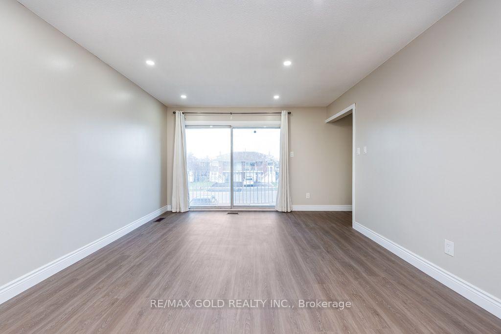 Photo 11 of 7283 Sigsbee Drive, Mississauga, Malton — HOMEH