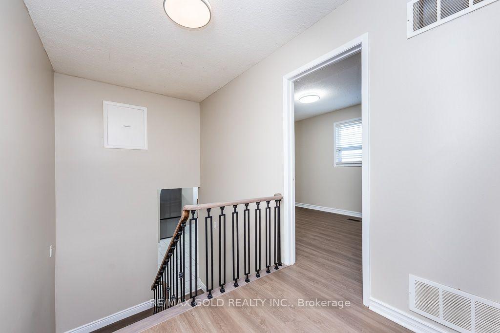 Photo 15 of 7283 Sigsbee Drive, Mississauga, Malton — HOMEH