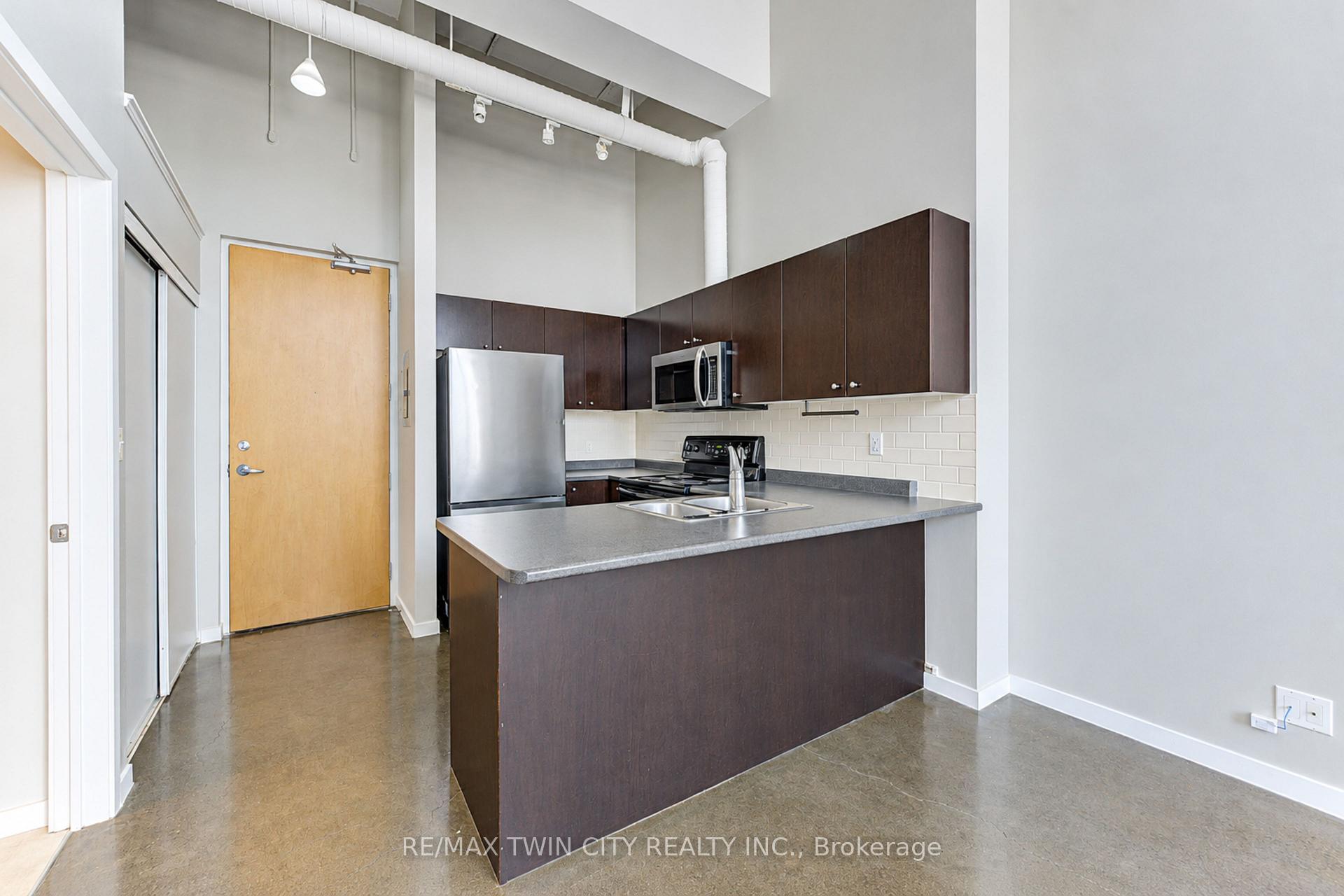 Photo 8 of Unit 405, 404 King Street W, Kitchener, City Commercial Core — HOMEH