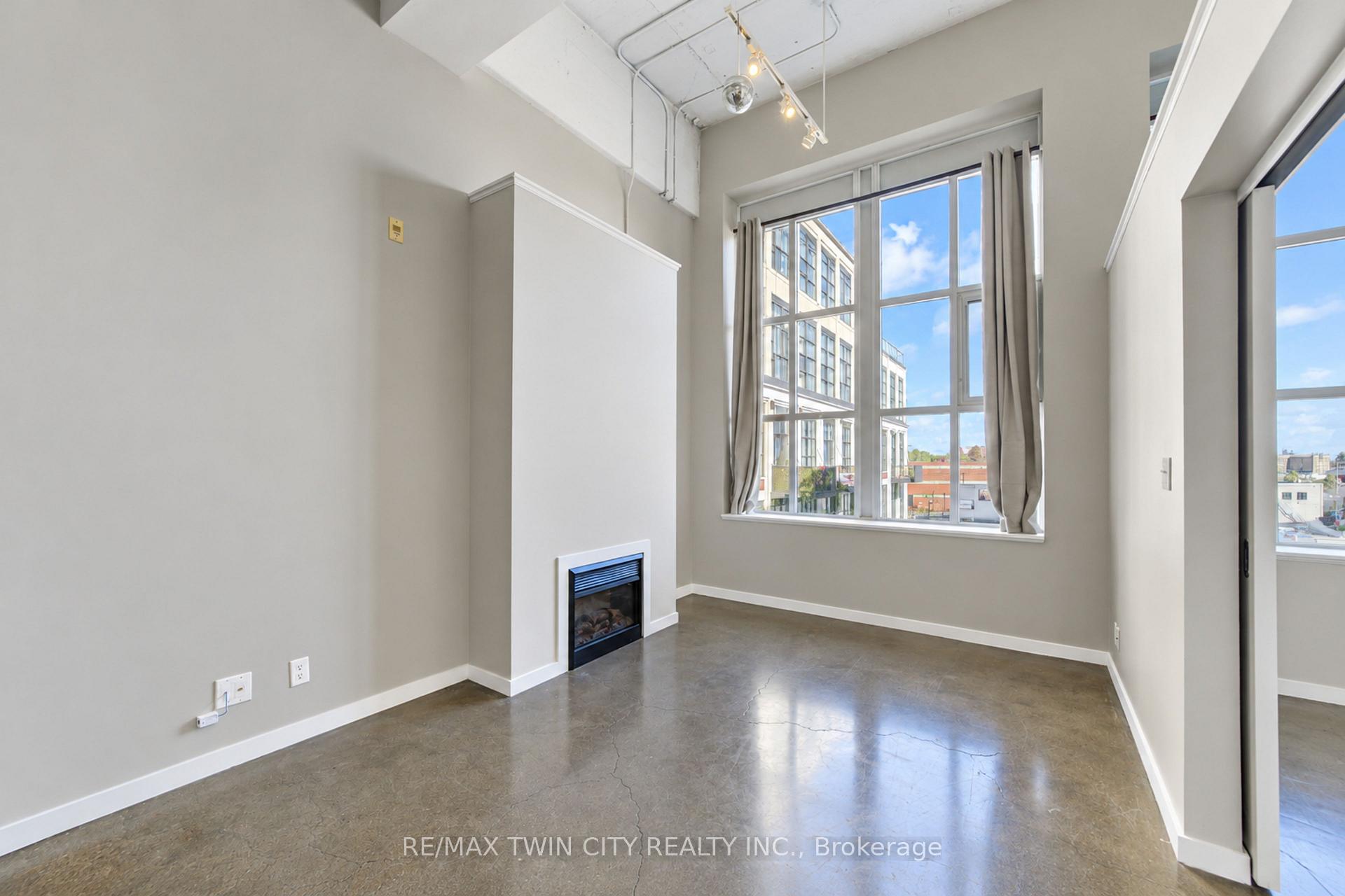 Photo 19 of Unit 405, 404 King Street W, Kitchener, City Commercial Core — HOMEH