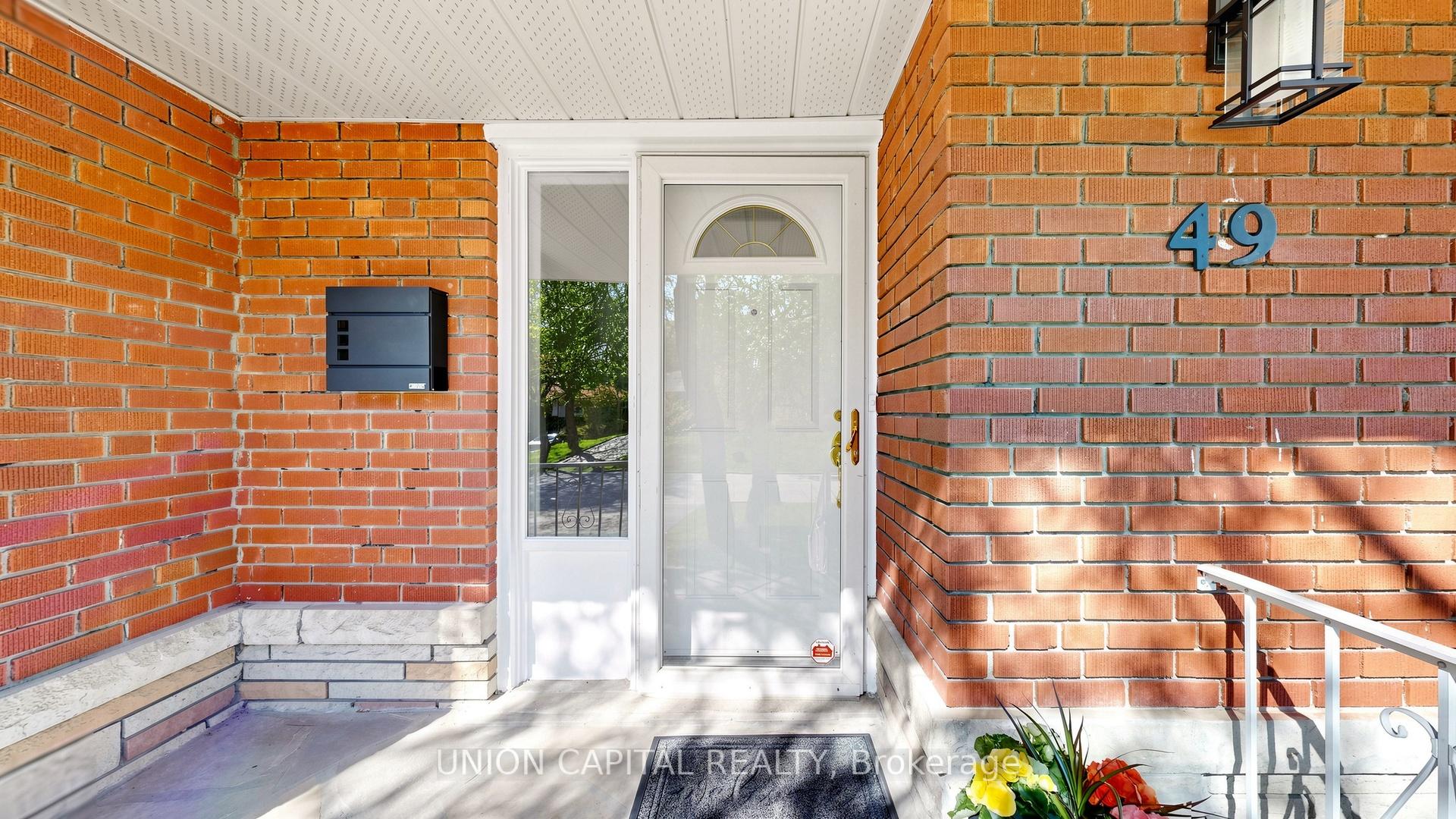 Photo 4 of 49 Bathford Crescent, North York, Bayview Village — HOMEH