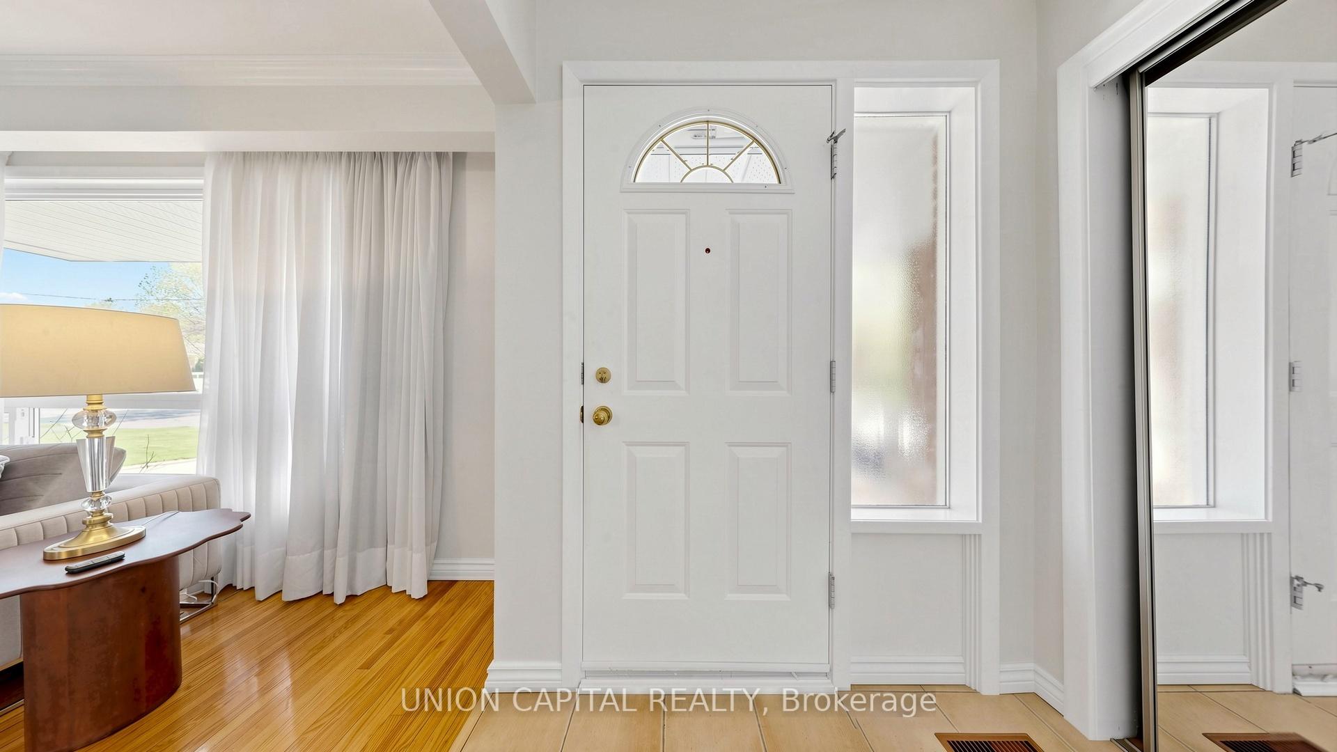 Photo 5 of 49 Bathford Crescent, North York, Bayview Village — HOMEH
