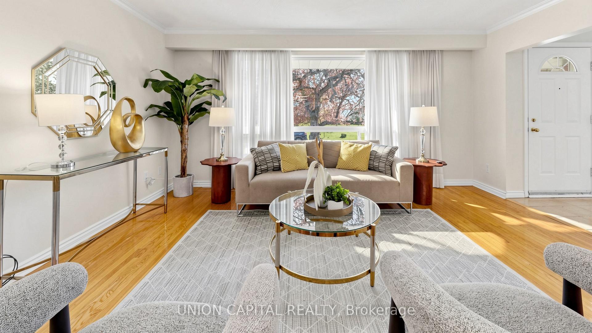Photo 6 of 49 Bathford Crescent, North York, Bayview Village — HOMEH