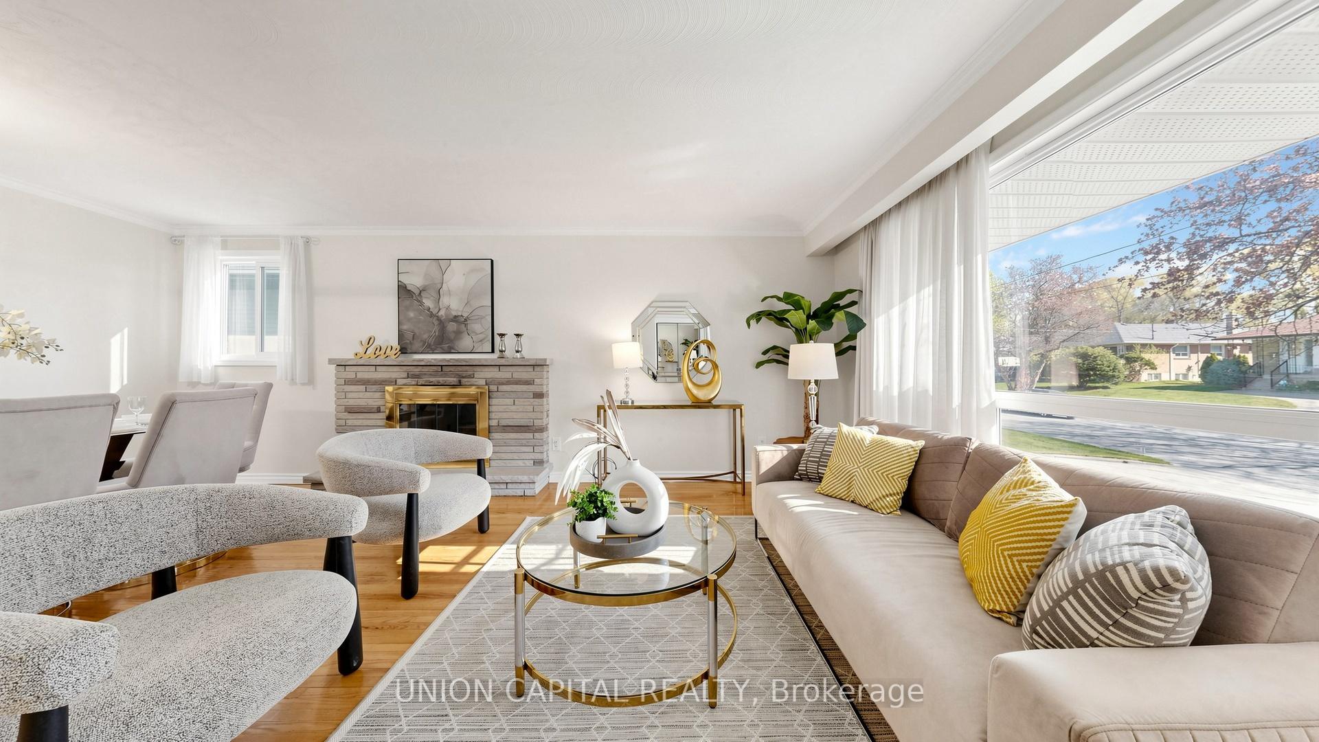 Photo 7 of 49 Bathford Crescent, North York, Bayview Village — HOMEH