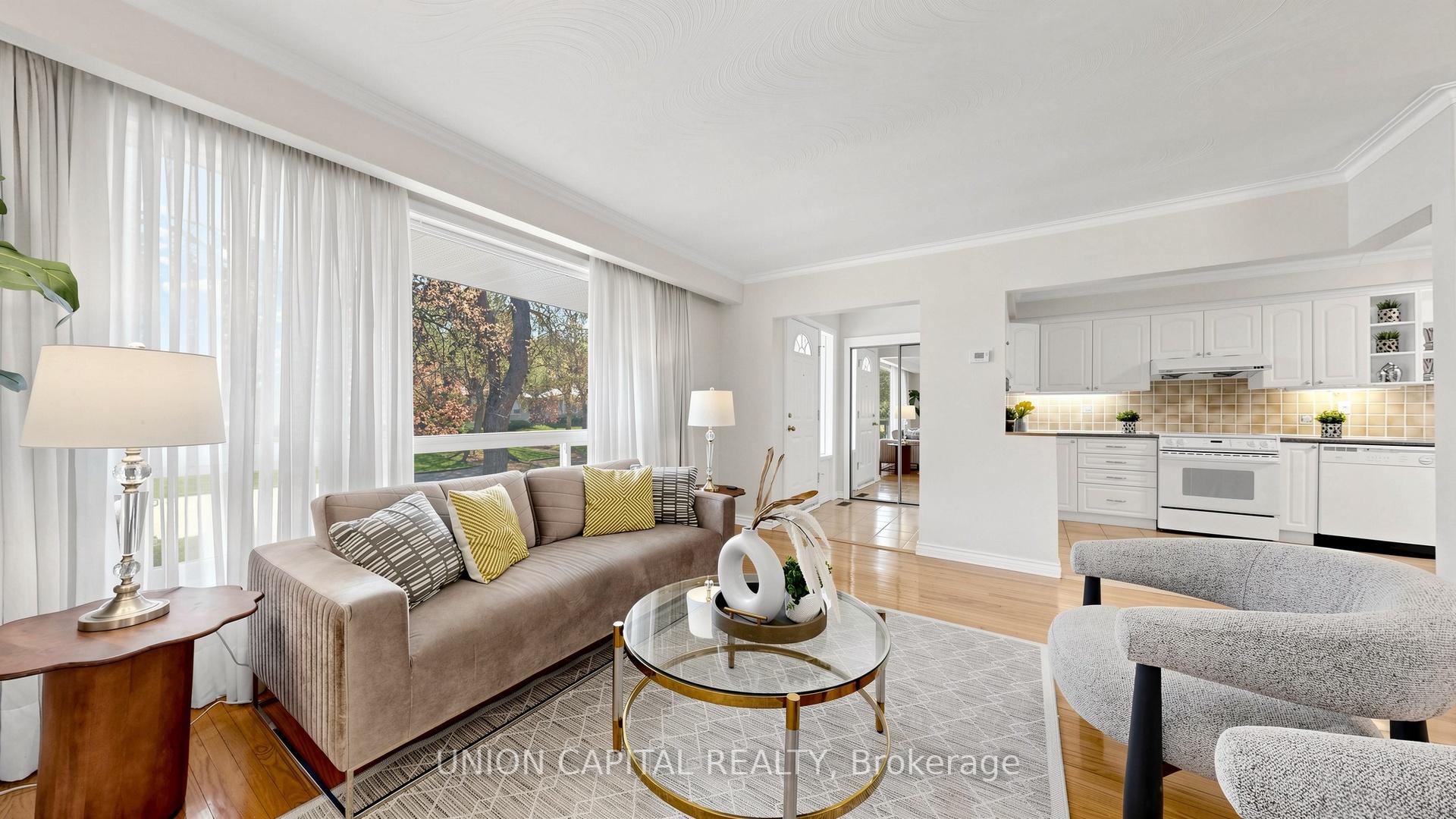 Photo 8 of 49 Bathford Crescent, North York, Bayview Village — HOMEH