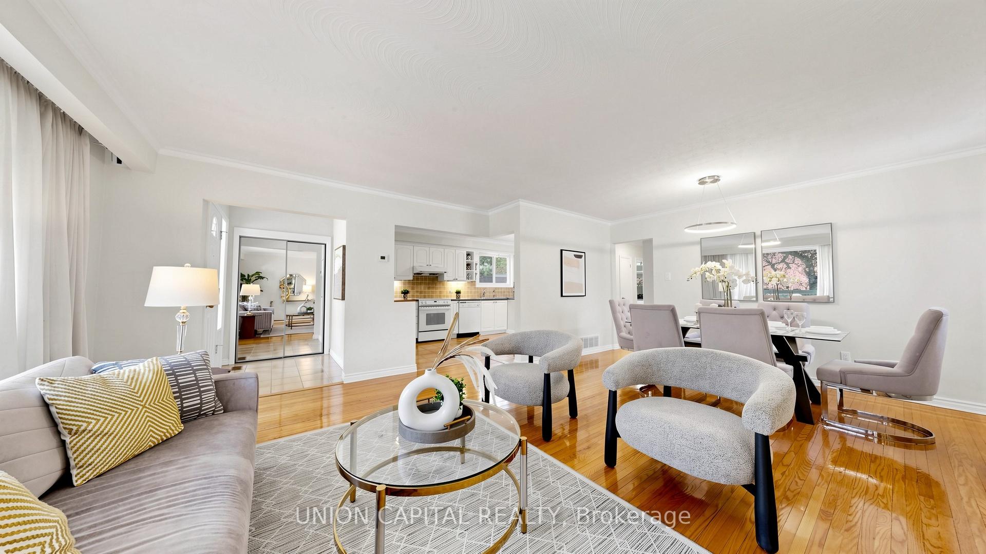 Photo 10 of 49 Bathford Crescent, North York, Bayview Village — HOMEH