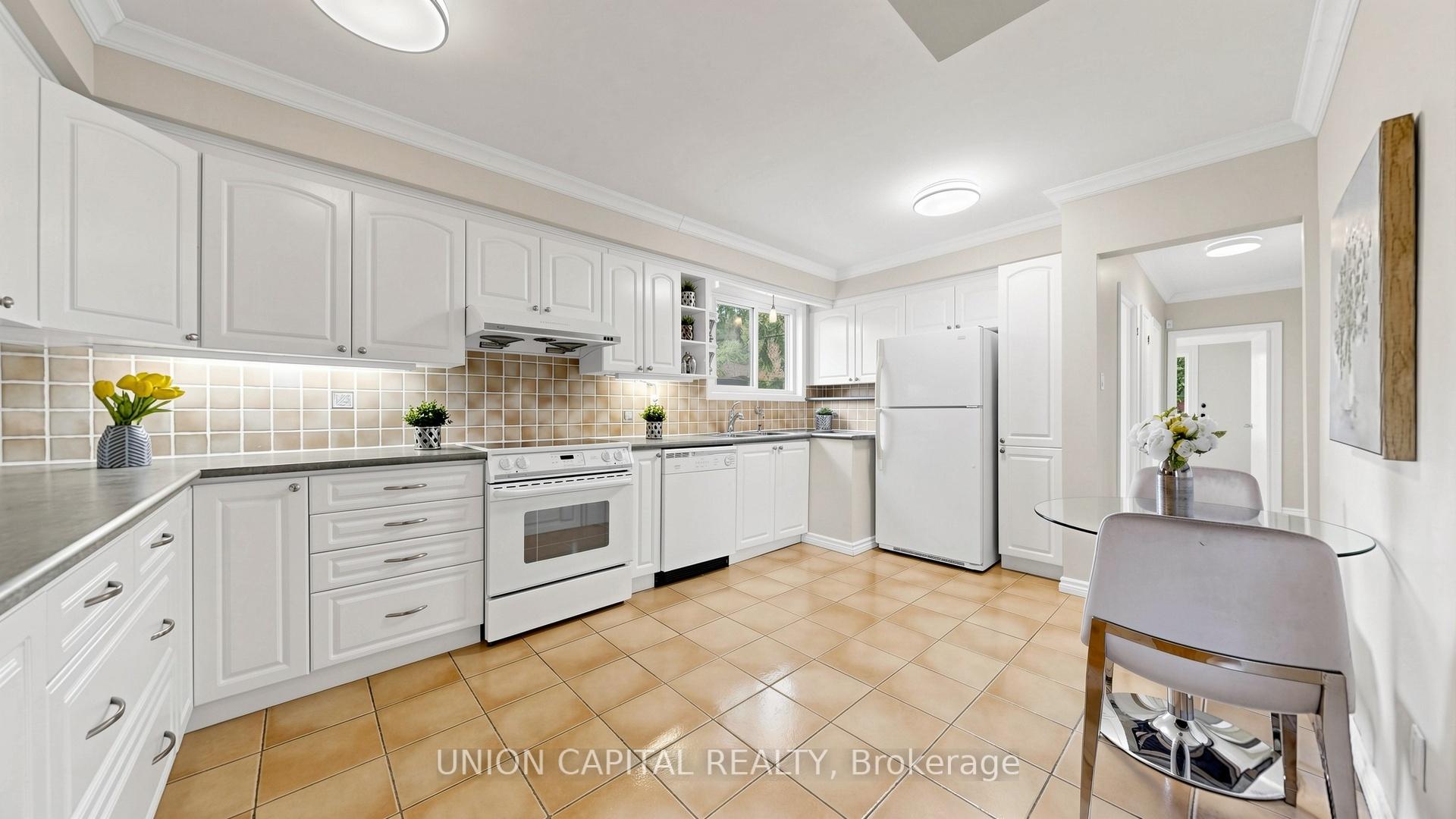 Photo 13 of 49 Bathford Crescent, North York, Bayview Village — HOMEH