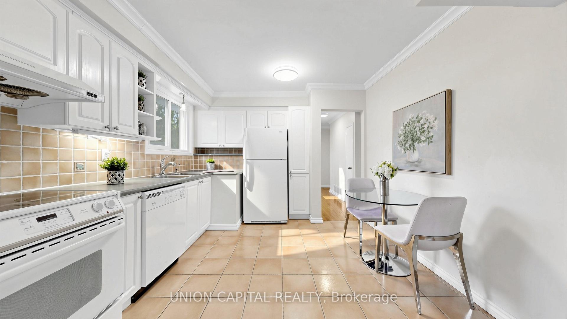 Photo 14 of 49 Bathford Crescent, North York, Bayview Village — HOMEH