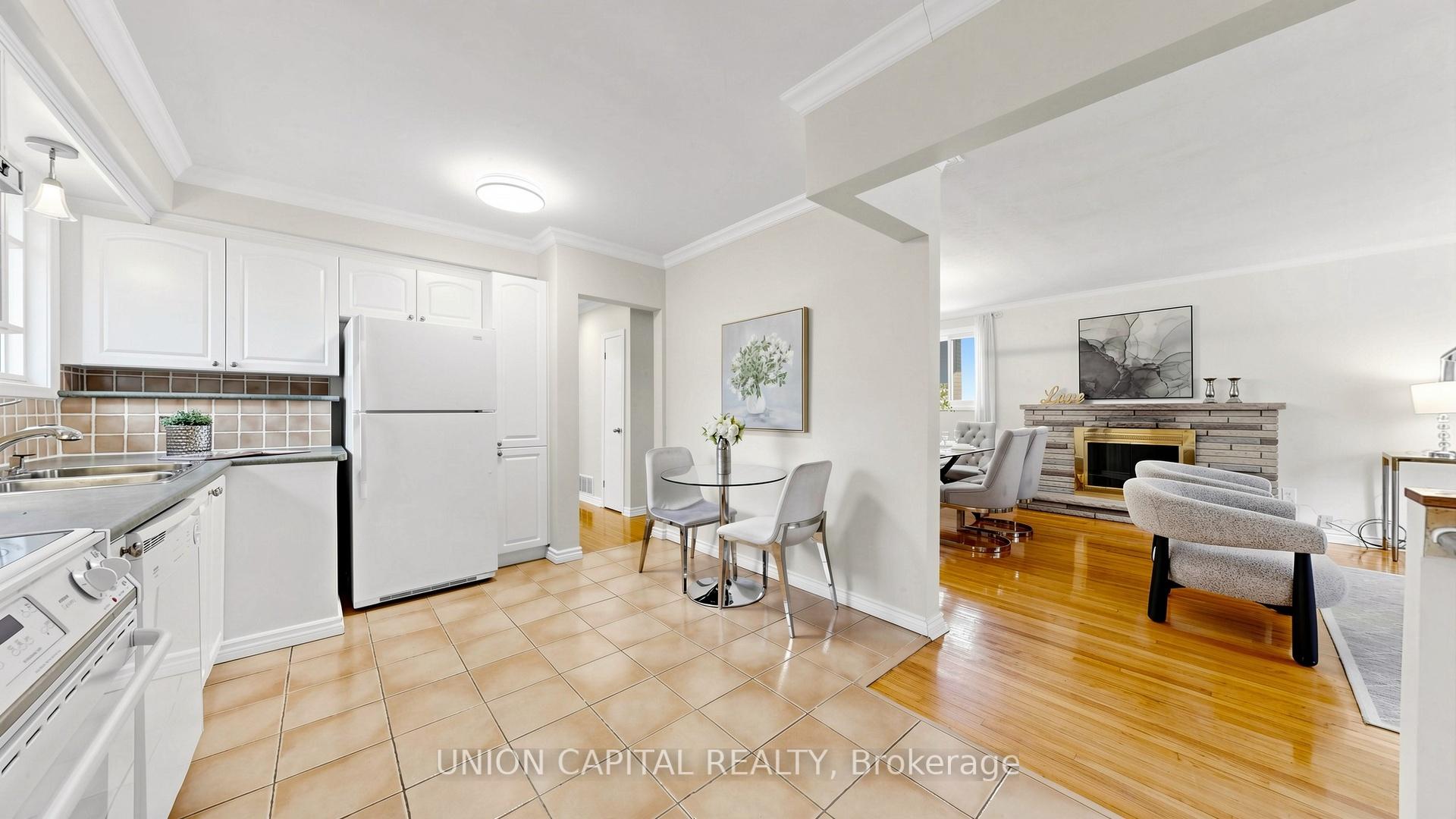 Photo 15 of 49 Bathford Crescent, North York, Bayview Village — HOMEH