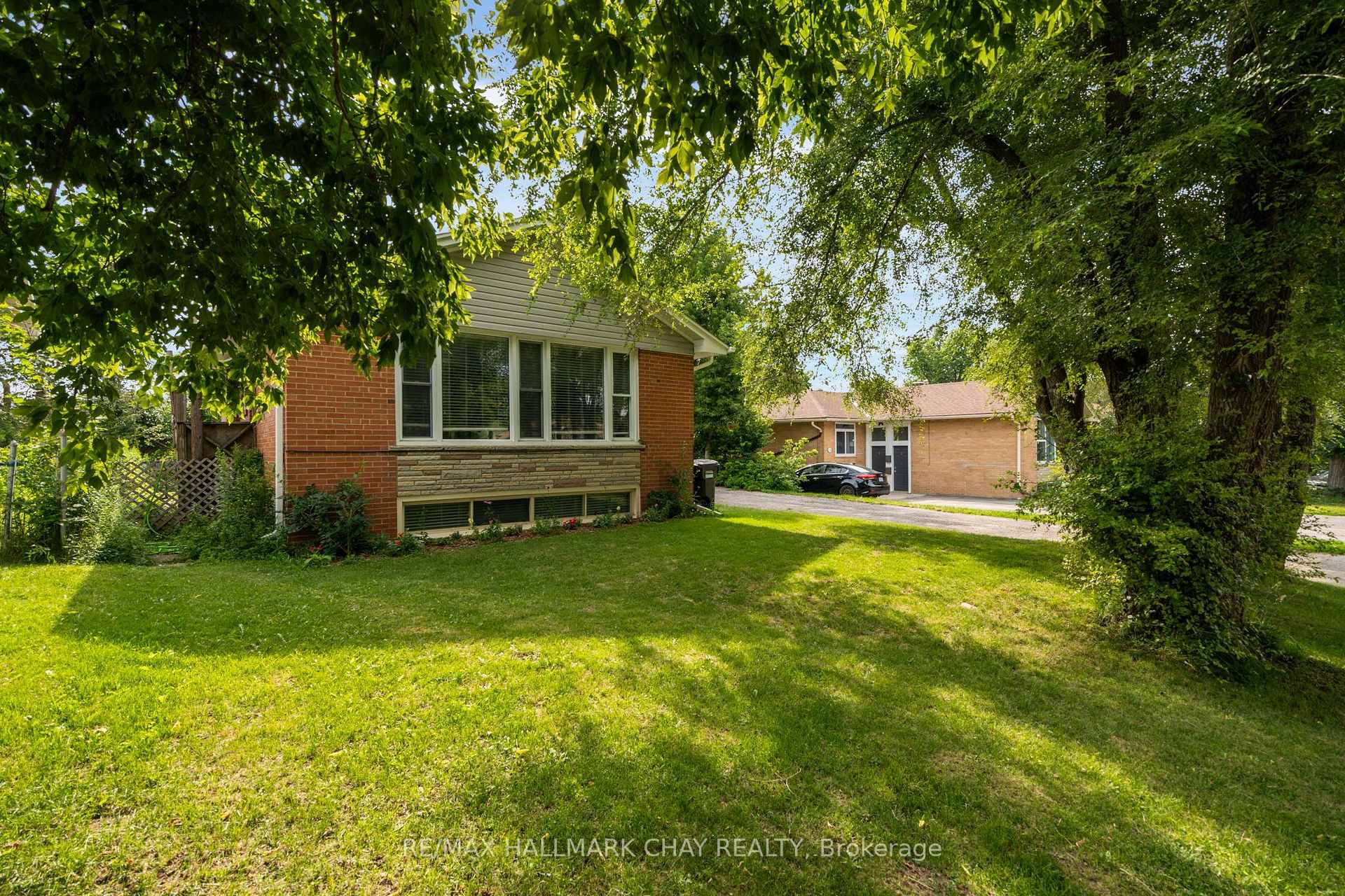 Photo 2 of 254 St Vincent Street, Barrie, Wellington — HOMEH