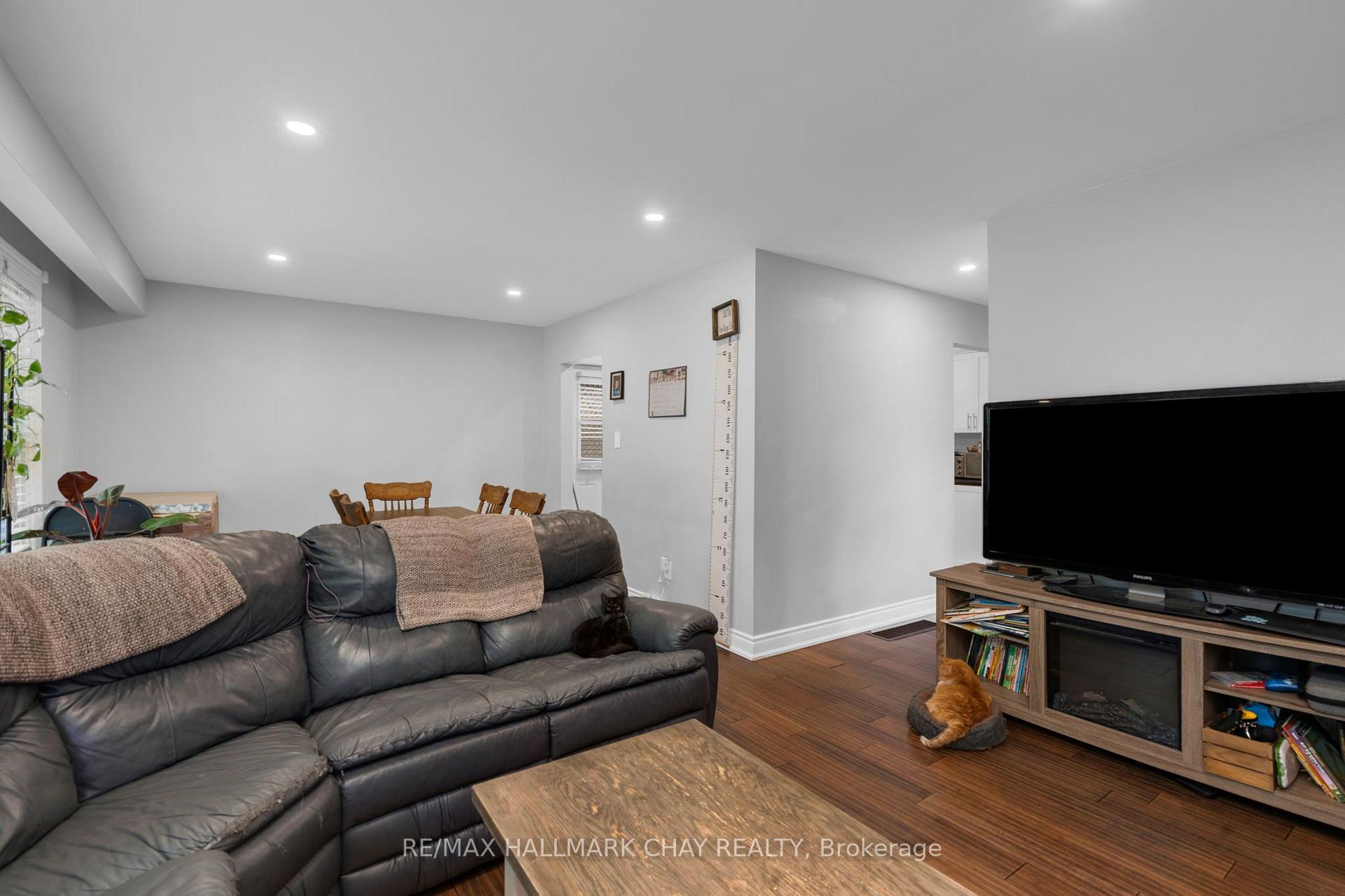 Photo 4 of 254 St Vincent Street, Barrie, Wellington — HOMEH
