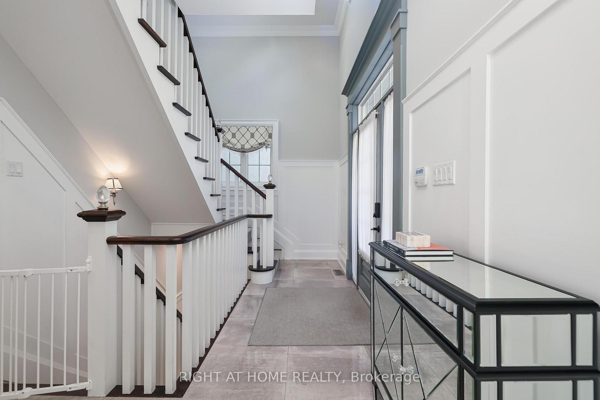 Photo 3 of 144 Brooke Street, Vaughan, Crestwood-Springfarm-Yorkhill — HOMEH