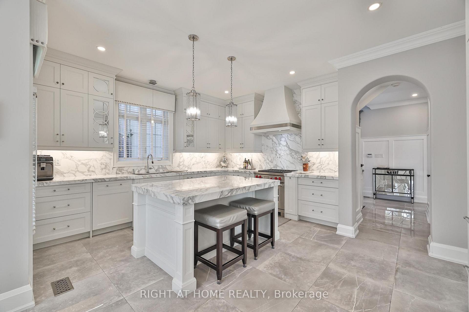 Photo 8 of 144 Brooke Street, Vaughan, Crestwood-Springfarm-Yorkhill — HOMEH