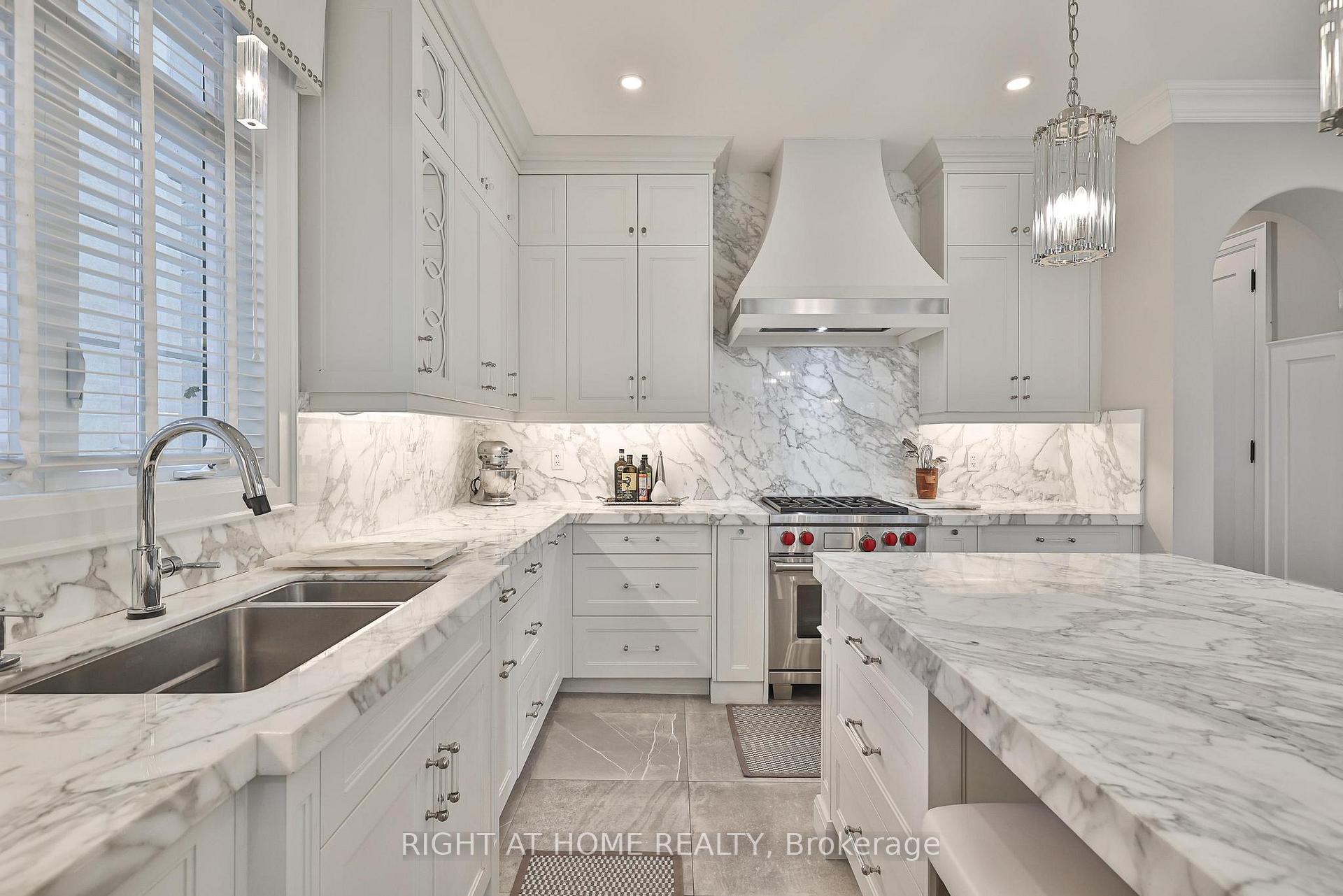 Photo 10 of 144 Brooke Street, Vaughan, Crestwood-Springfarm-Yorkhill — HOMEH