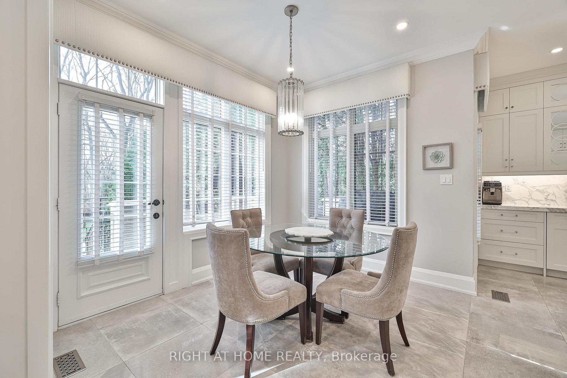 Photo 12 of 144 Brooke Street, Vaughan, Crestwood-Springfarm-Yorkhill — HOMEH