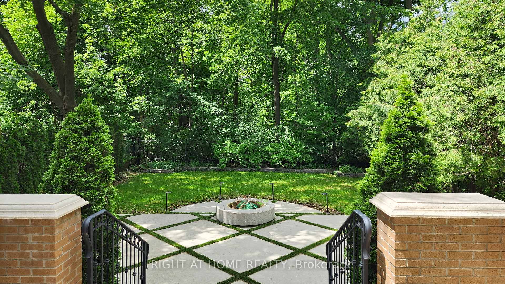 Photo 34 of 144 Brooke Street, Vaughan, Crestwood-Springfarm-Yorkhill — HOMEH
