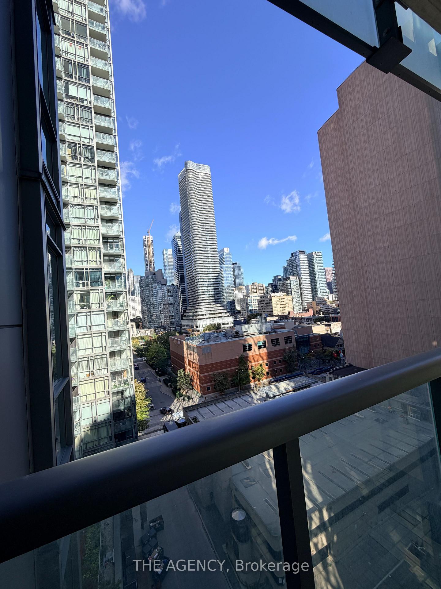 Photo 3 of Unit 1008, 38 Grenville Street, Toronto, Bay Street Corridor — HOMEH