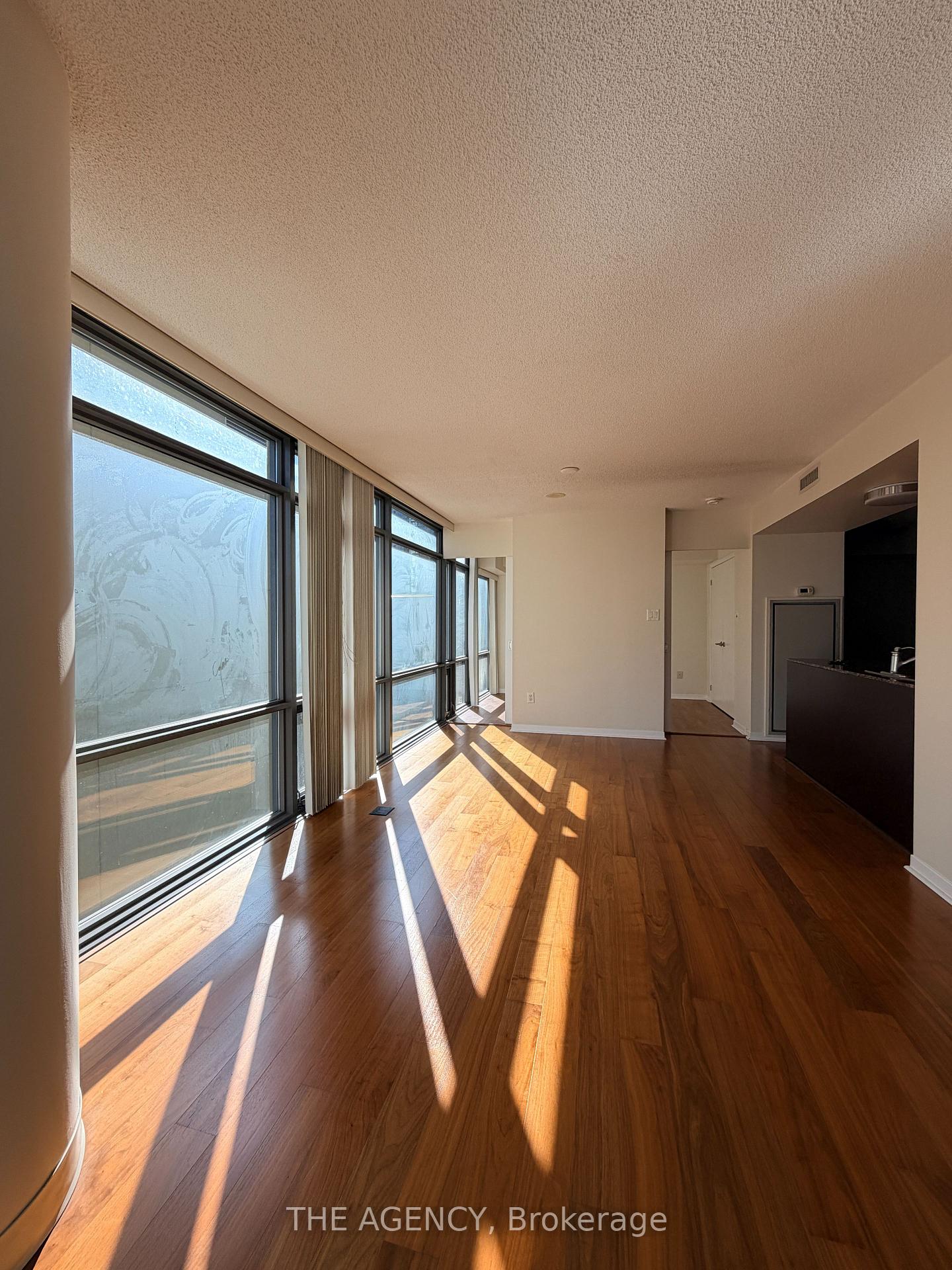 Photo 5 of Unit 1008, 38 Grenville Street, Toronto, Bay Street Corridor — HOMEH